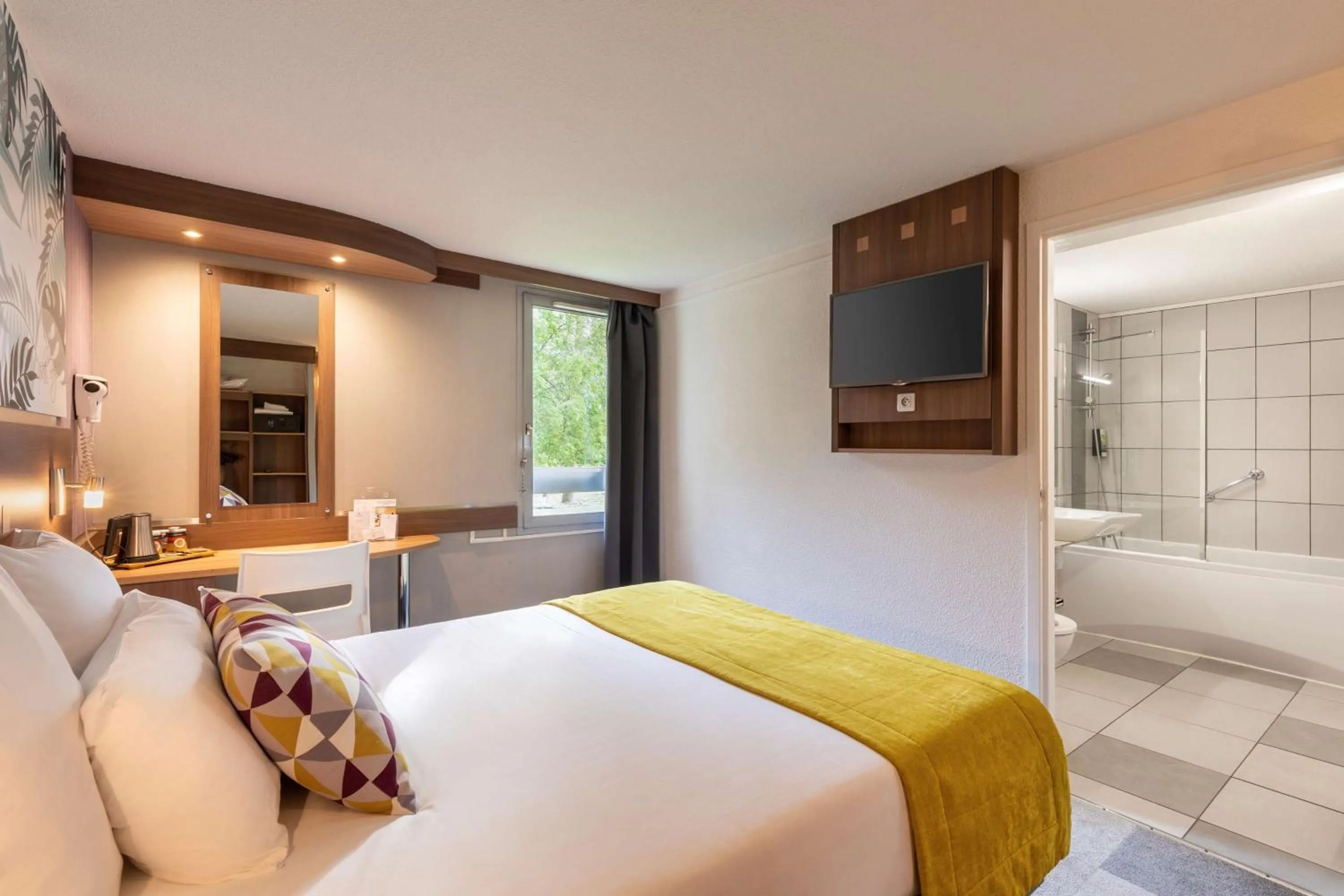 Bedroom, Bed in Sure Hotel by Best Western Lille Tourcoing Ex Hotel Garden