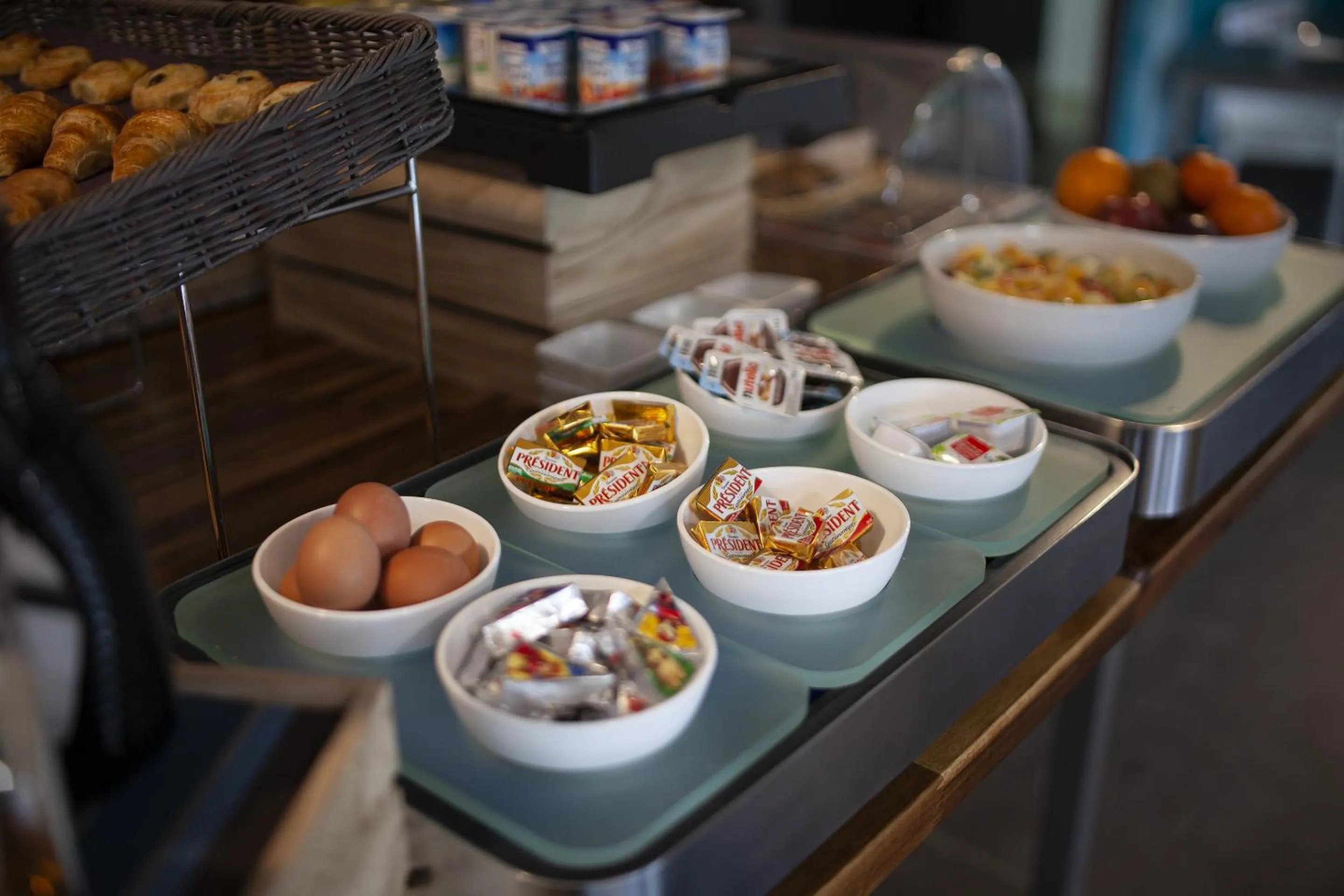 Food and drinks in Sure Hotel by Best Western Lille Tourcoing Ex Hotel Garden