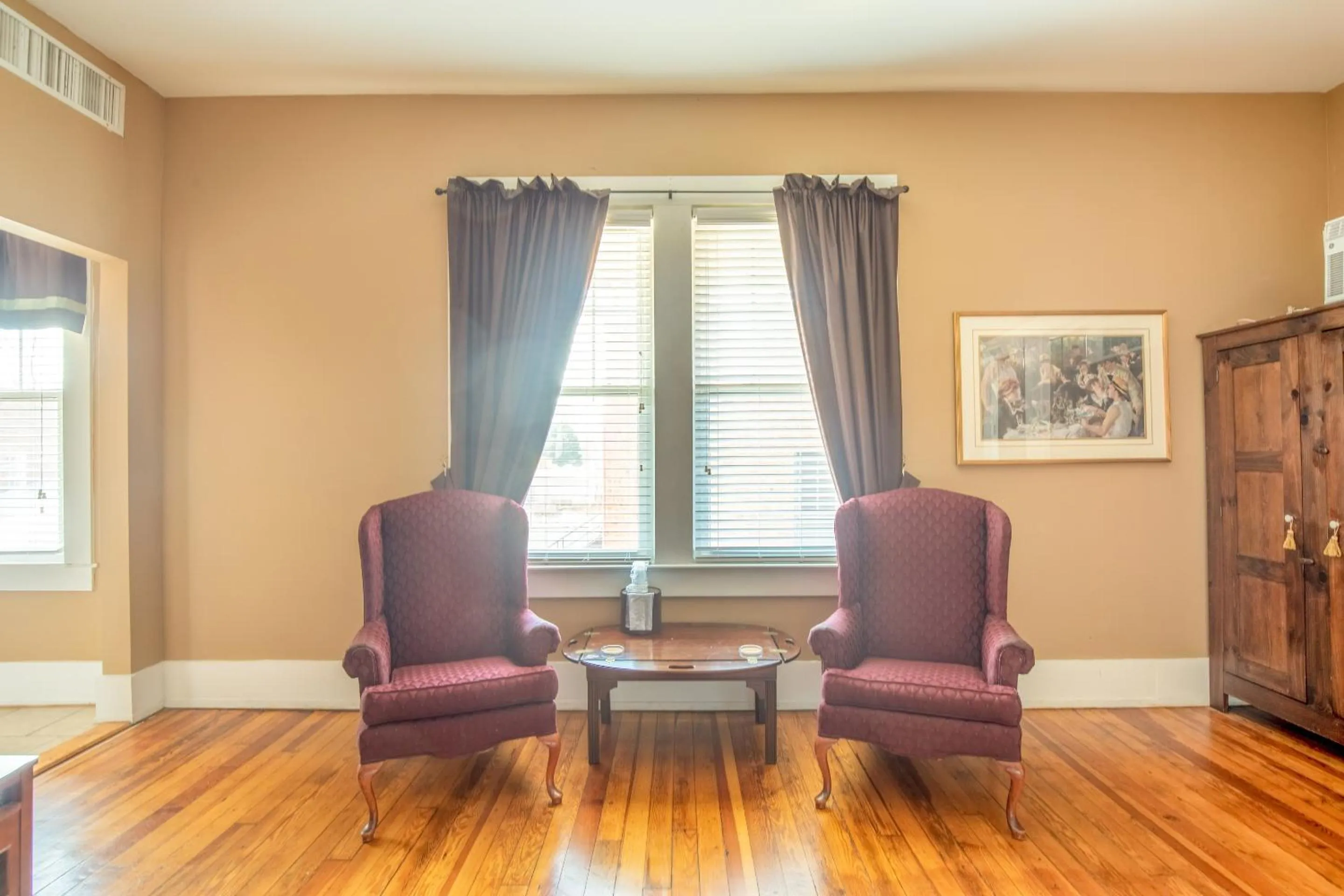 Bedroom in The Belmont Inn by OYO