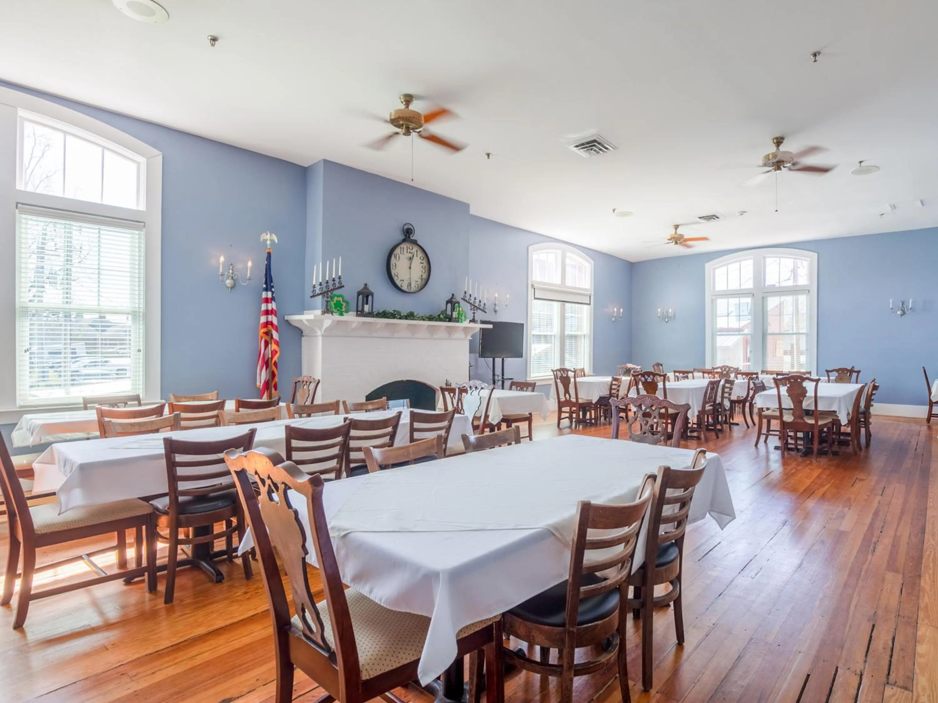 Restaurant/places to eat in The Belmont Inn by OYO