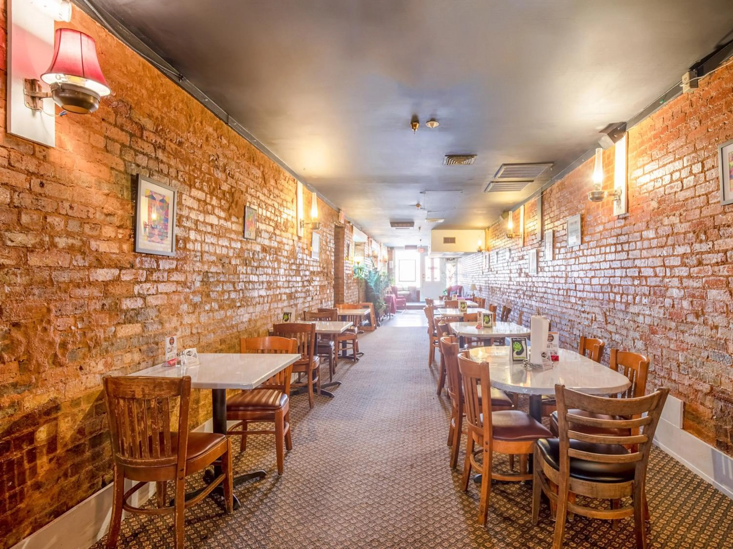 Restaurant/places to eat in The Belmont Inn by OYO