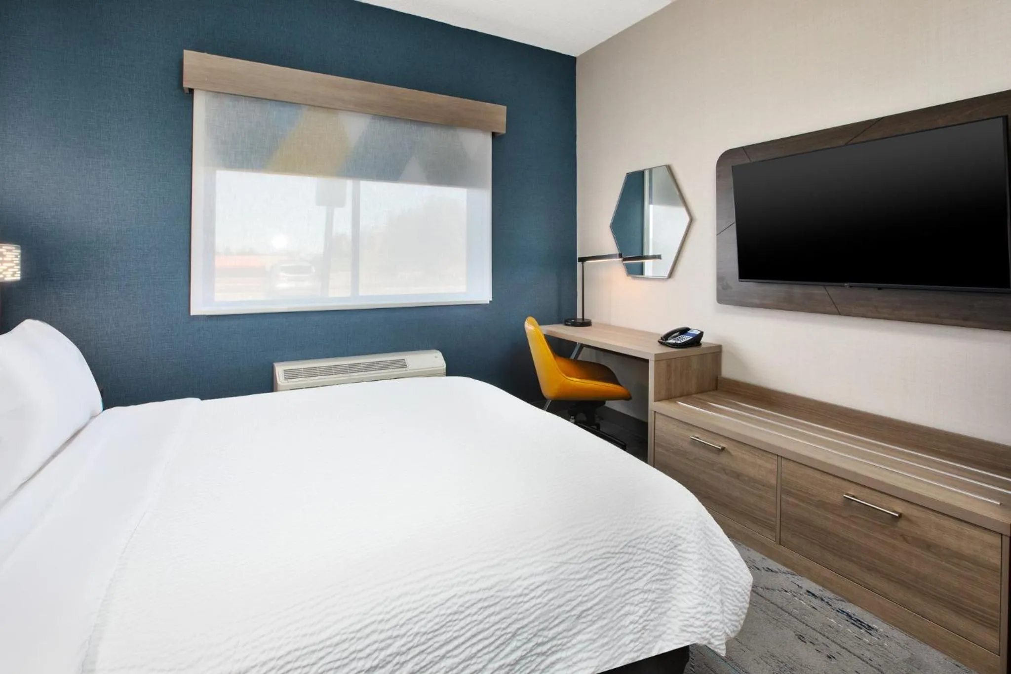 Photo of the whole room, Bed in Holiday Inn Express Sault Ste Marie by IHG
