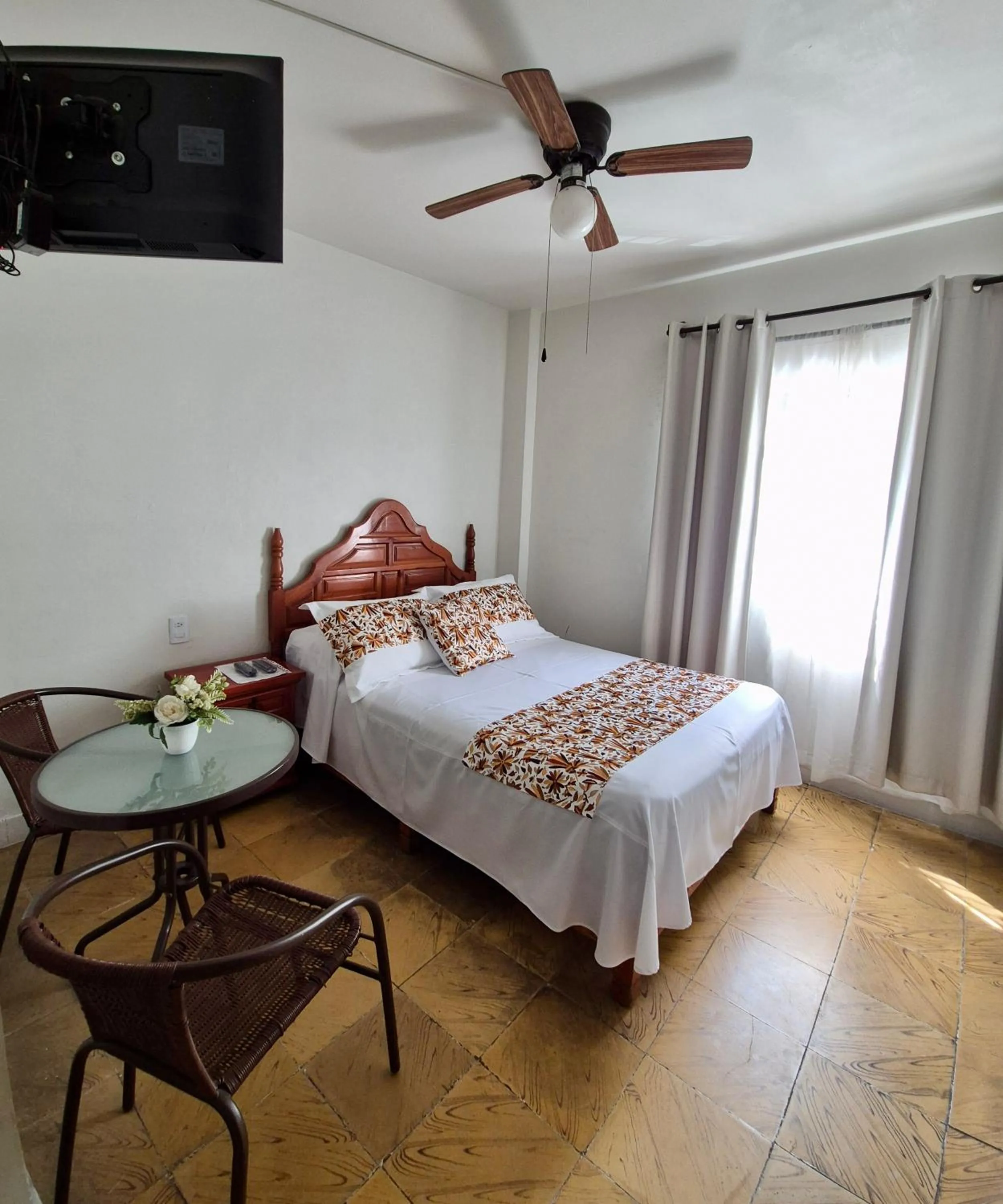 Bed in Hotel Catalina