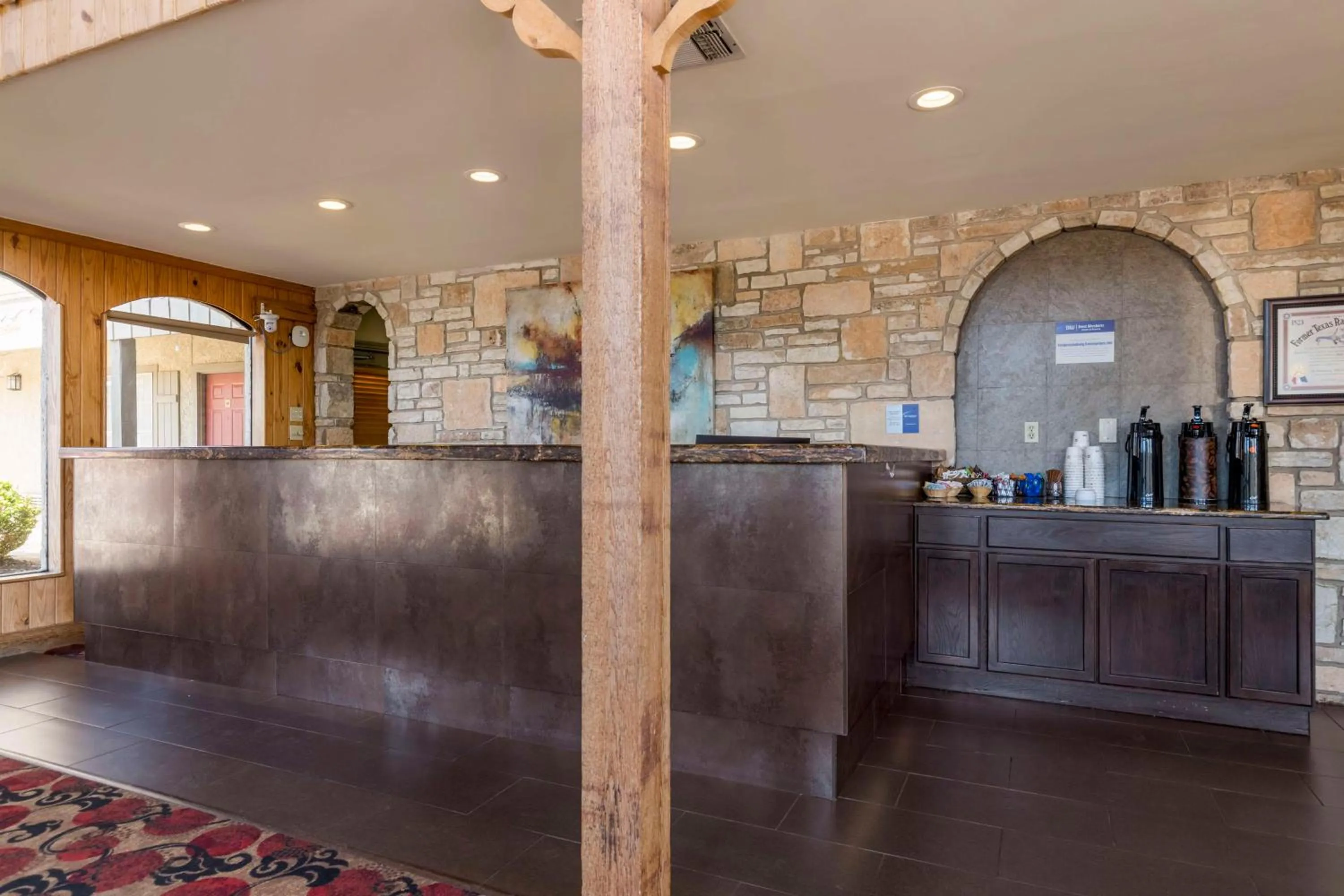 Lobby or reception in Best Western Sunday House Inn