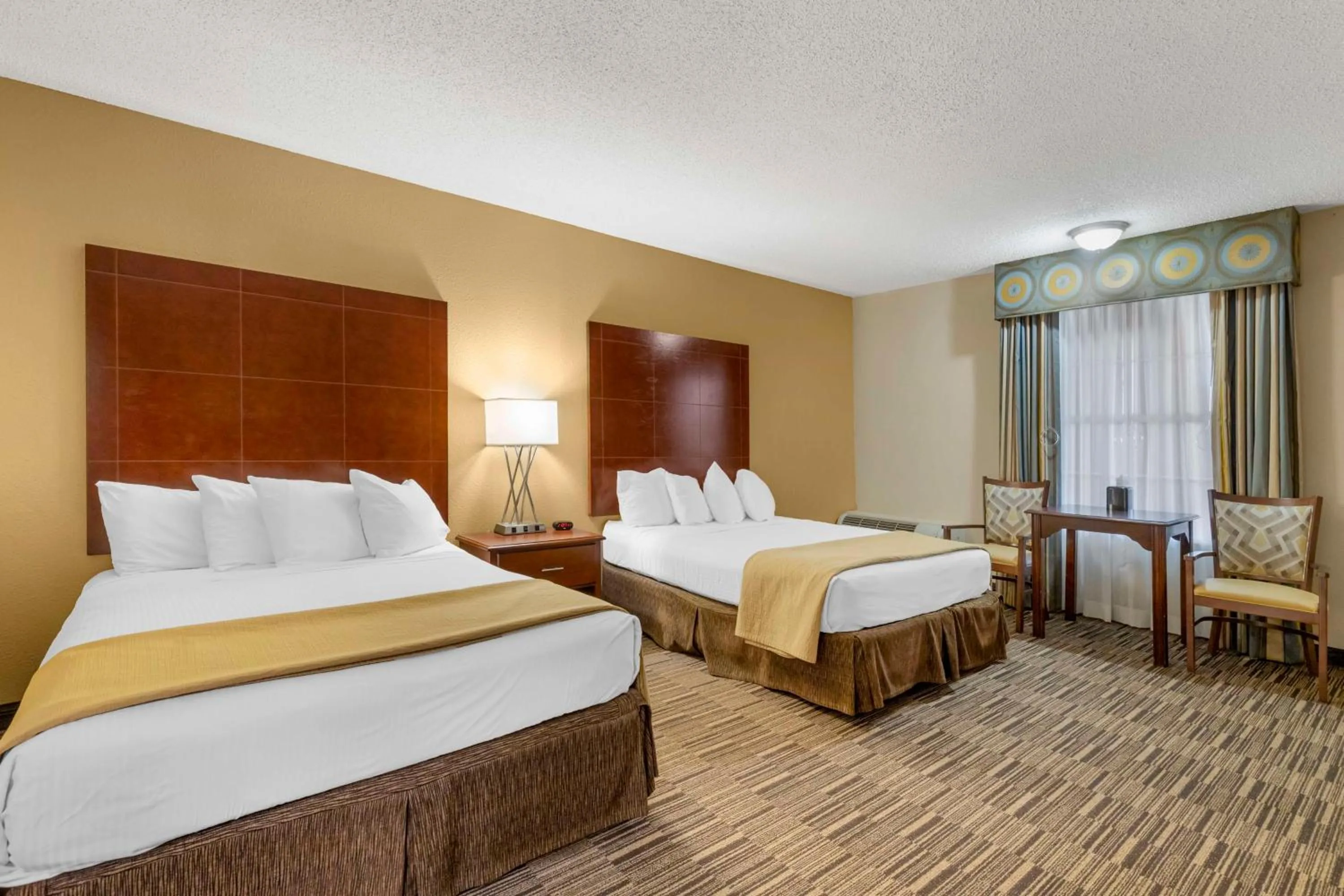 Bedroom in Best Western Sunday House Inn