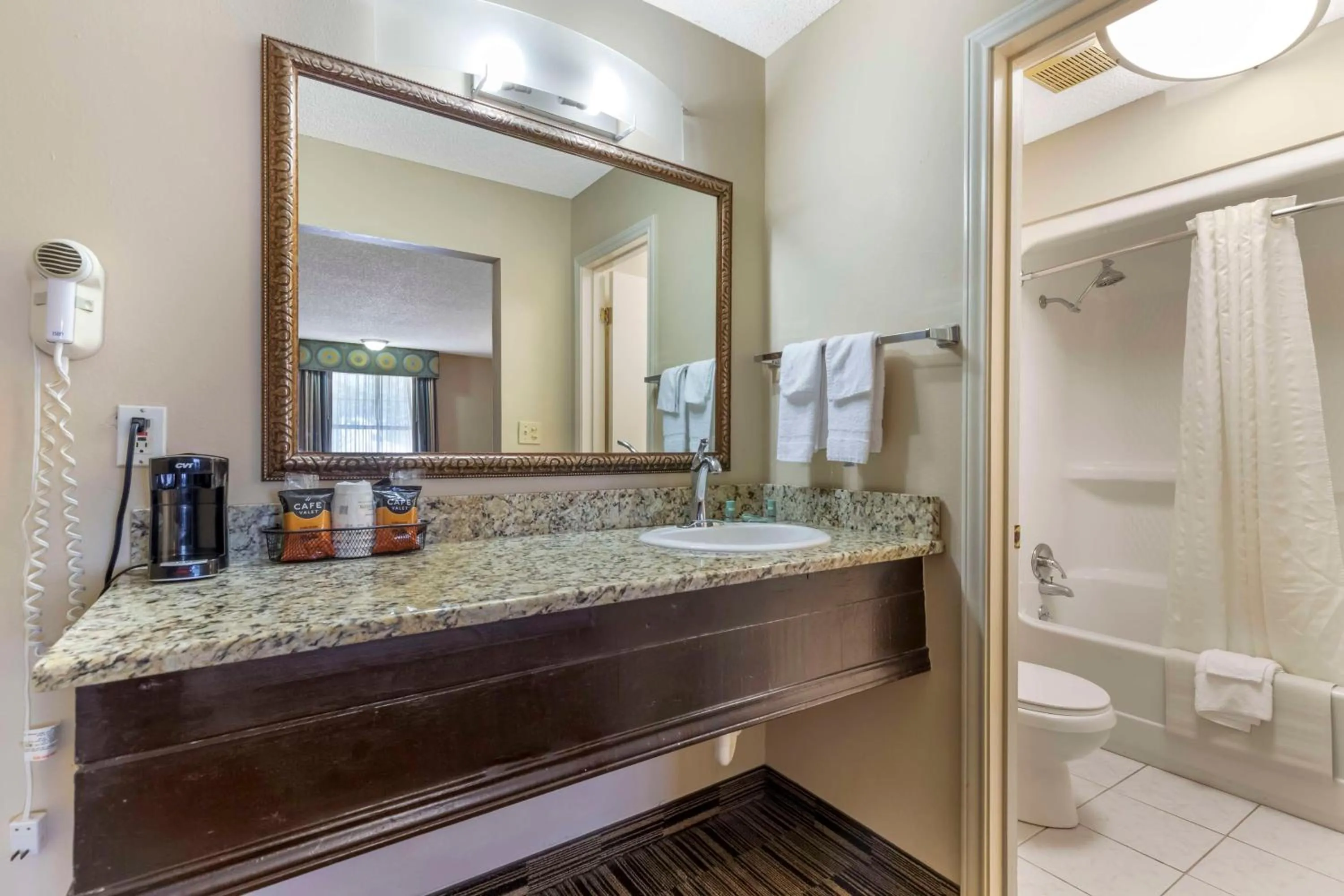 Bathroom in Best Western Sunday House Inn