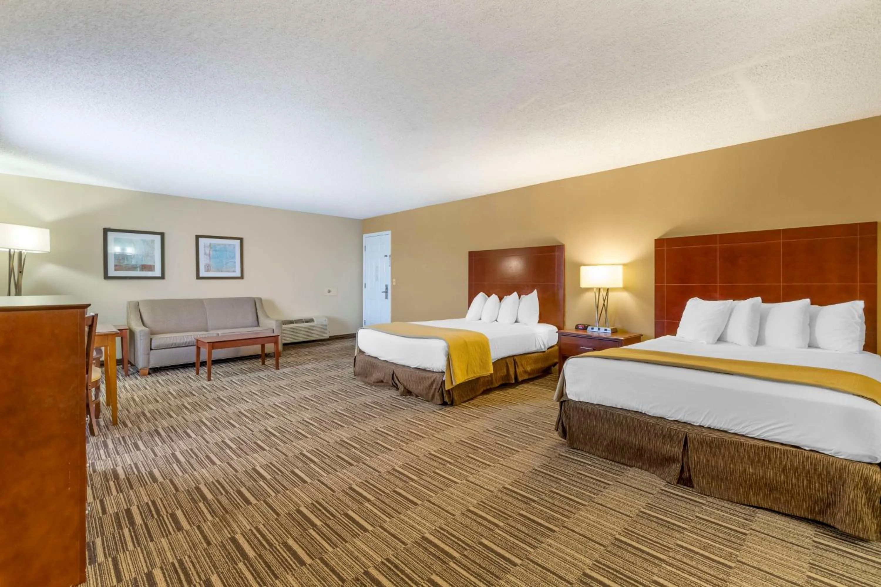 Bedroom in Best Western Sunday House Inn