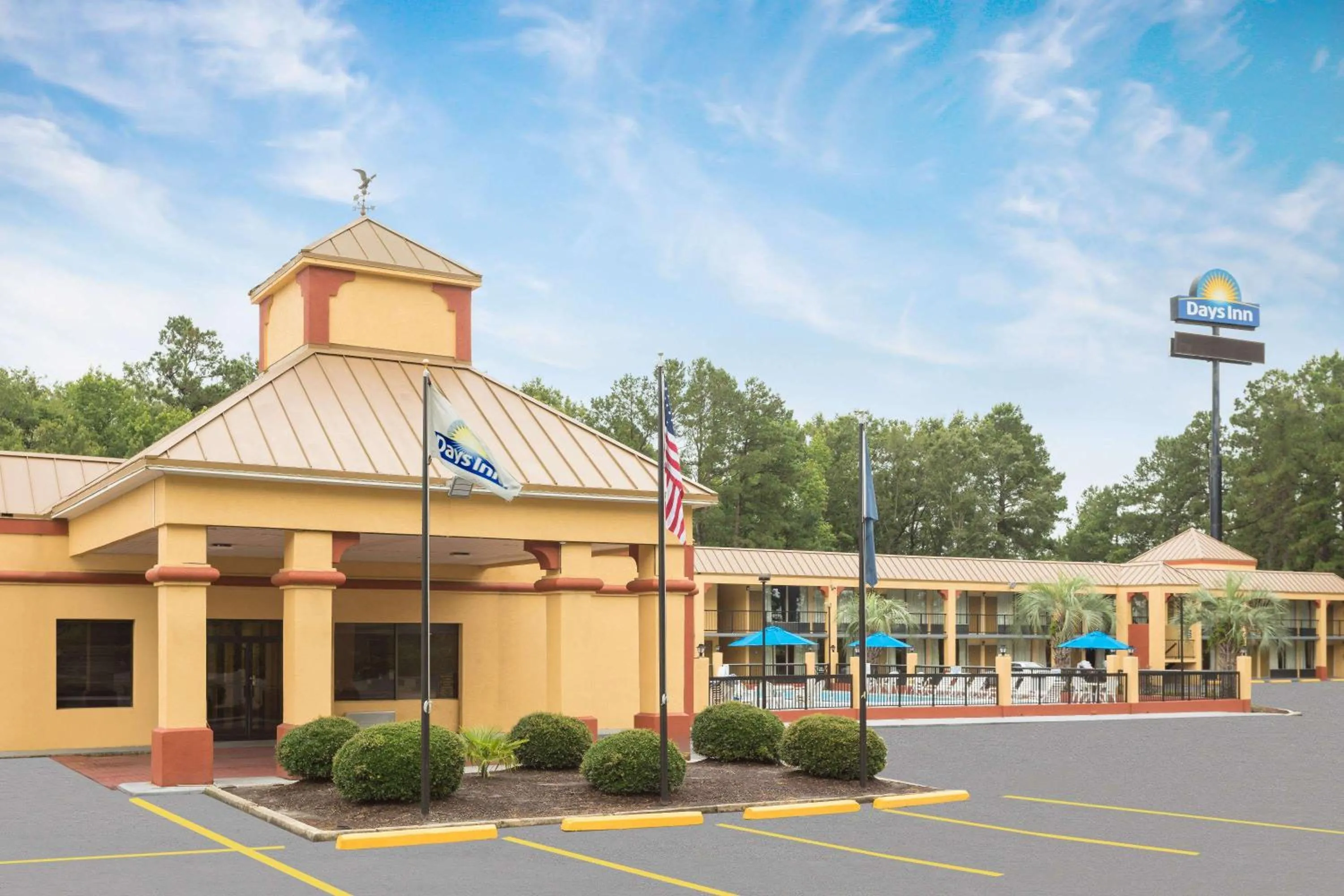 Property building in Days Inn by Wyndham Orangeburg South