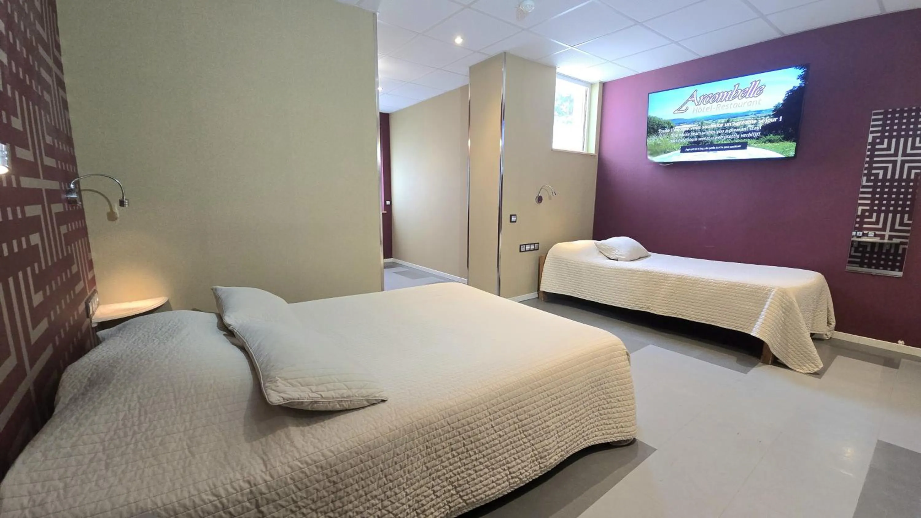 Bed in Logis Hôtel & Restaurant Arcombelle