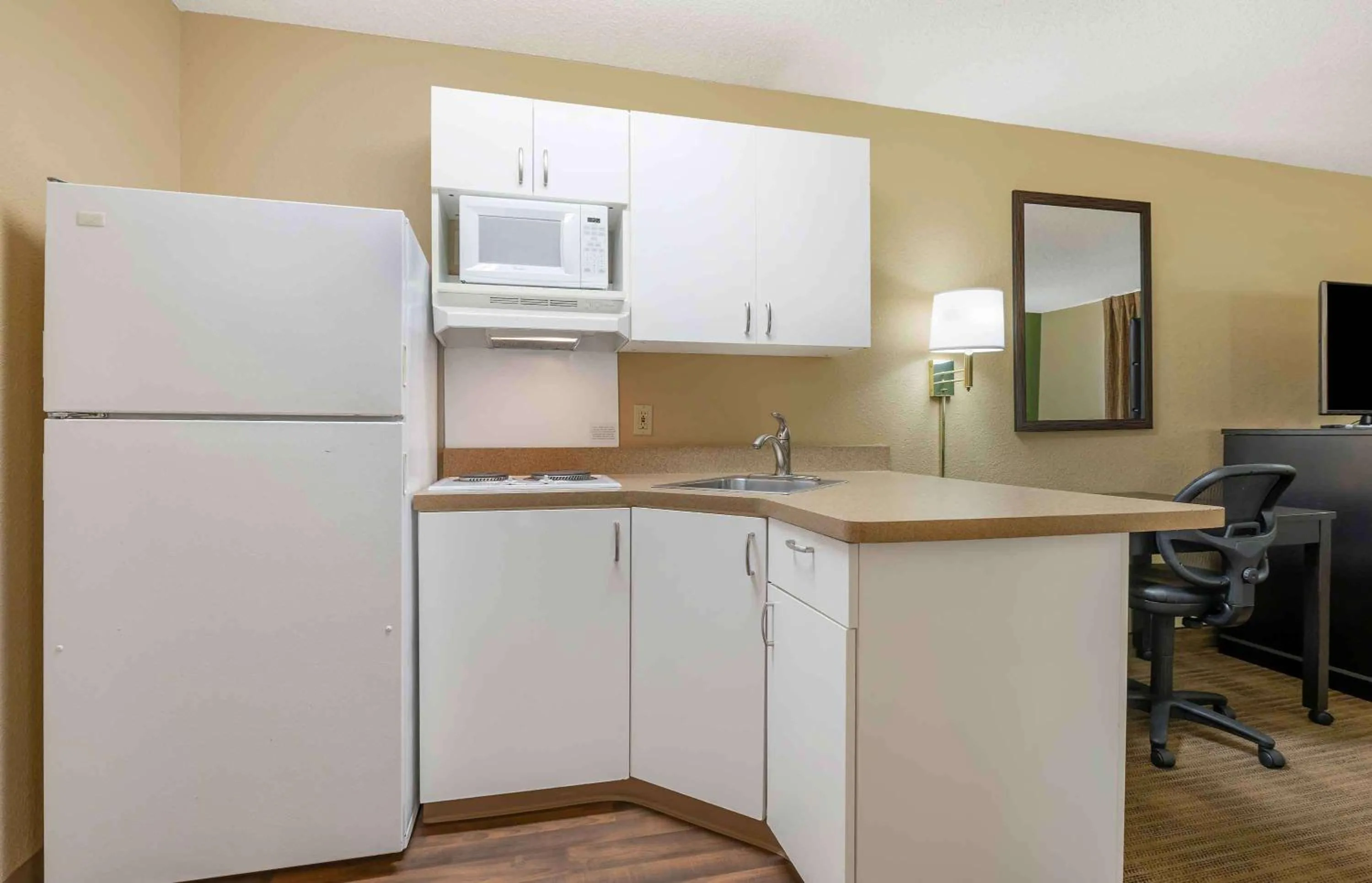 Bedroom in Extended Stay America Select Suites - Columbus - Worthington