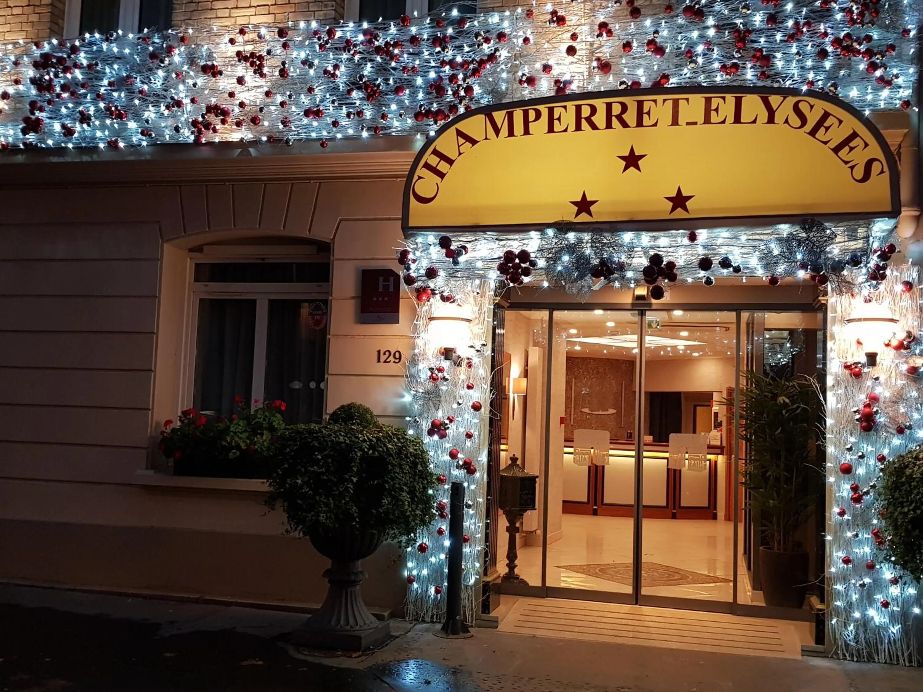Facade/entrance in Hotel Champerret Elysees