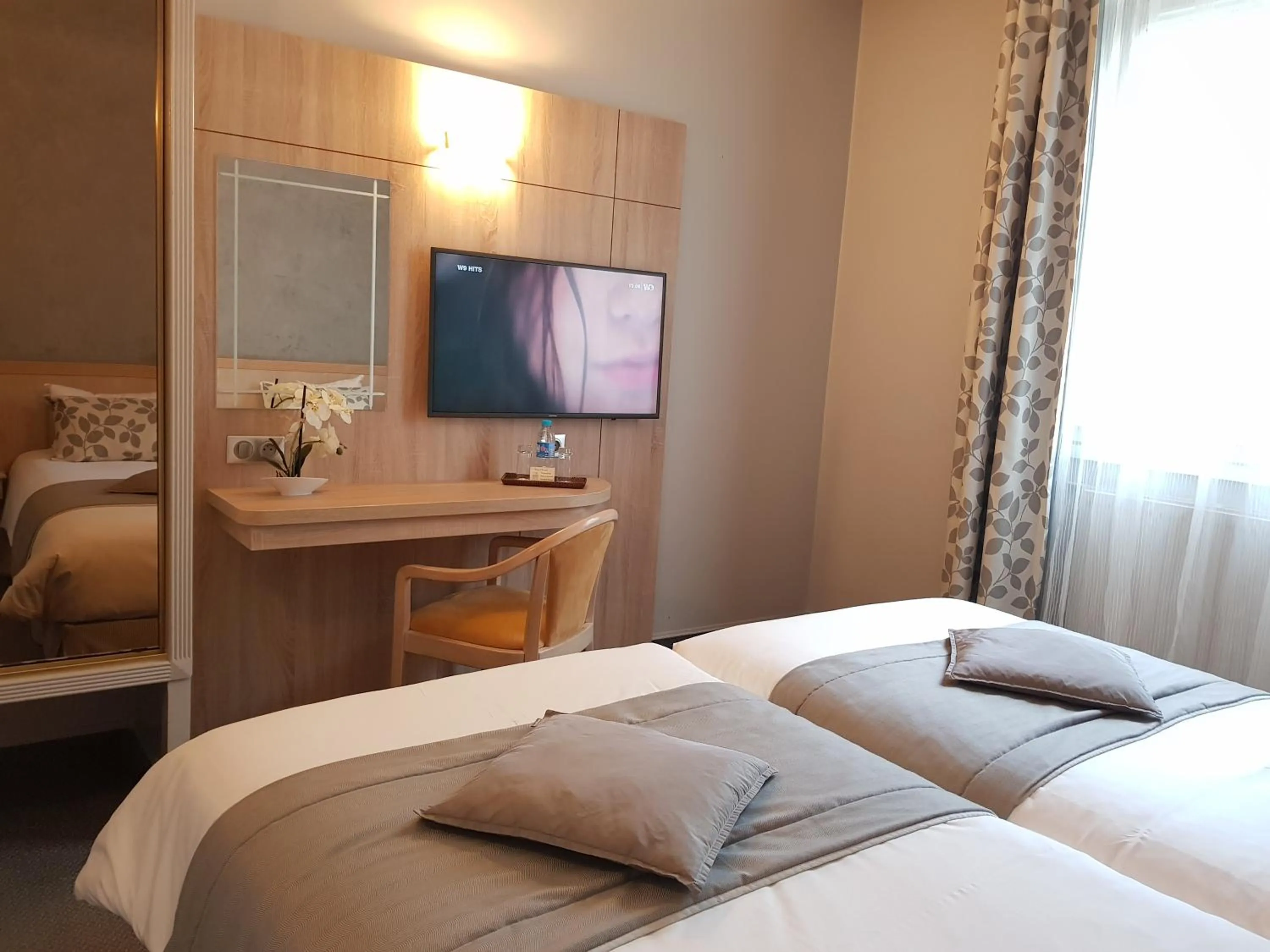 Bed in Hotel Champerret Elysees