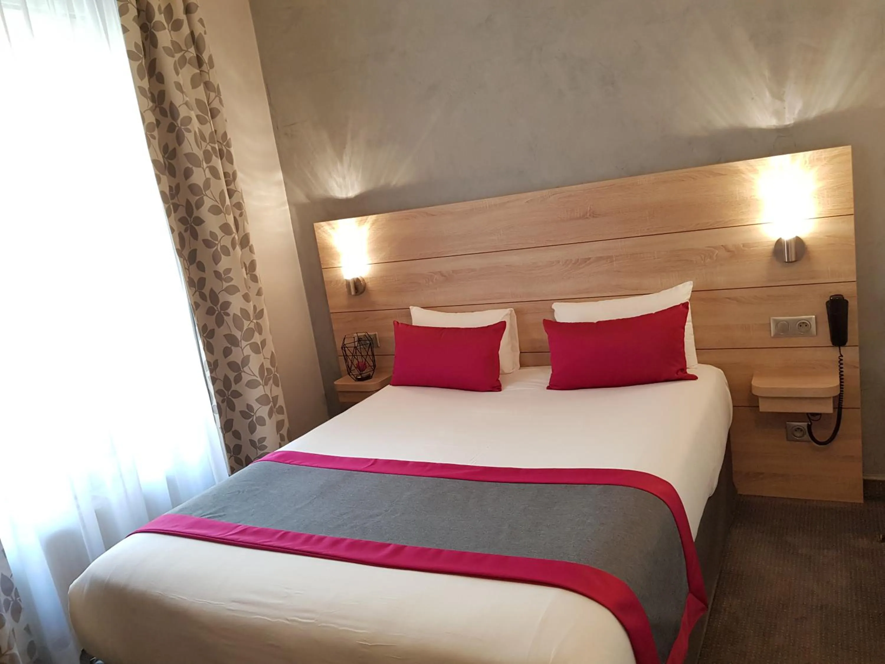 Economy Single Room in Hotel Champerret Elysees