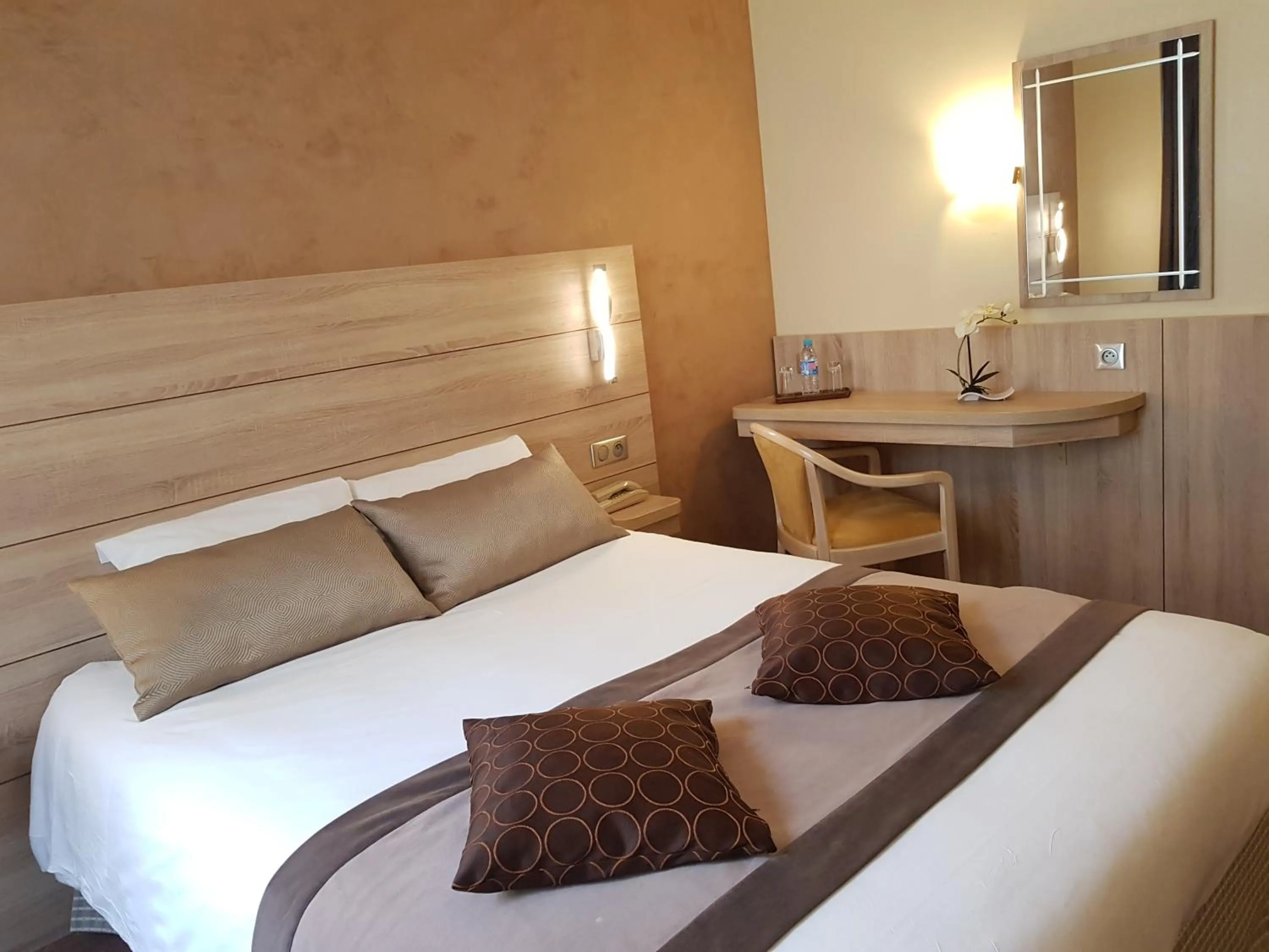 Bed in Hotel Champerret Elysees