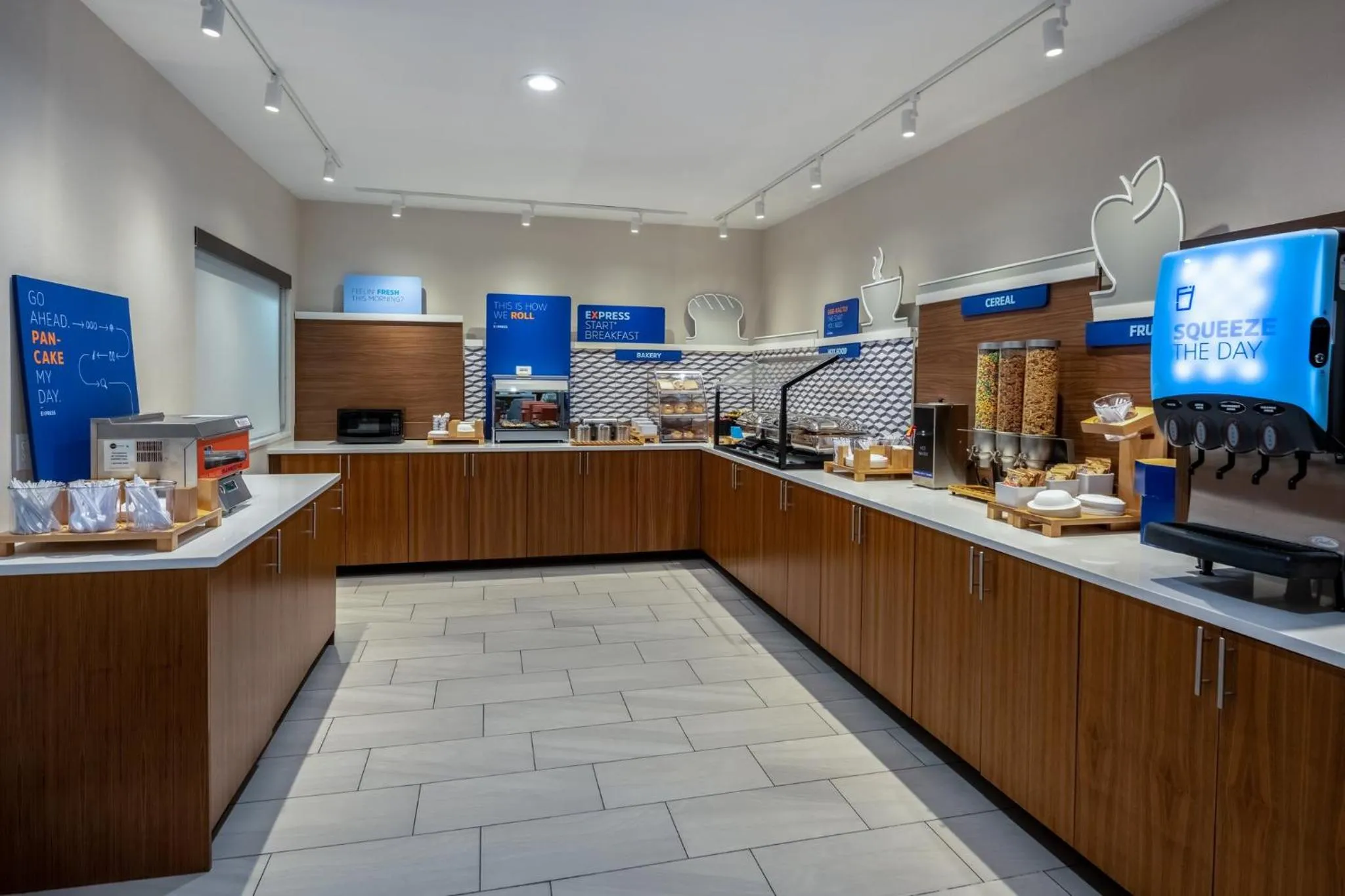 Breakfast in Holiday Inn Express Portland SE - Clackamas Area by IHG