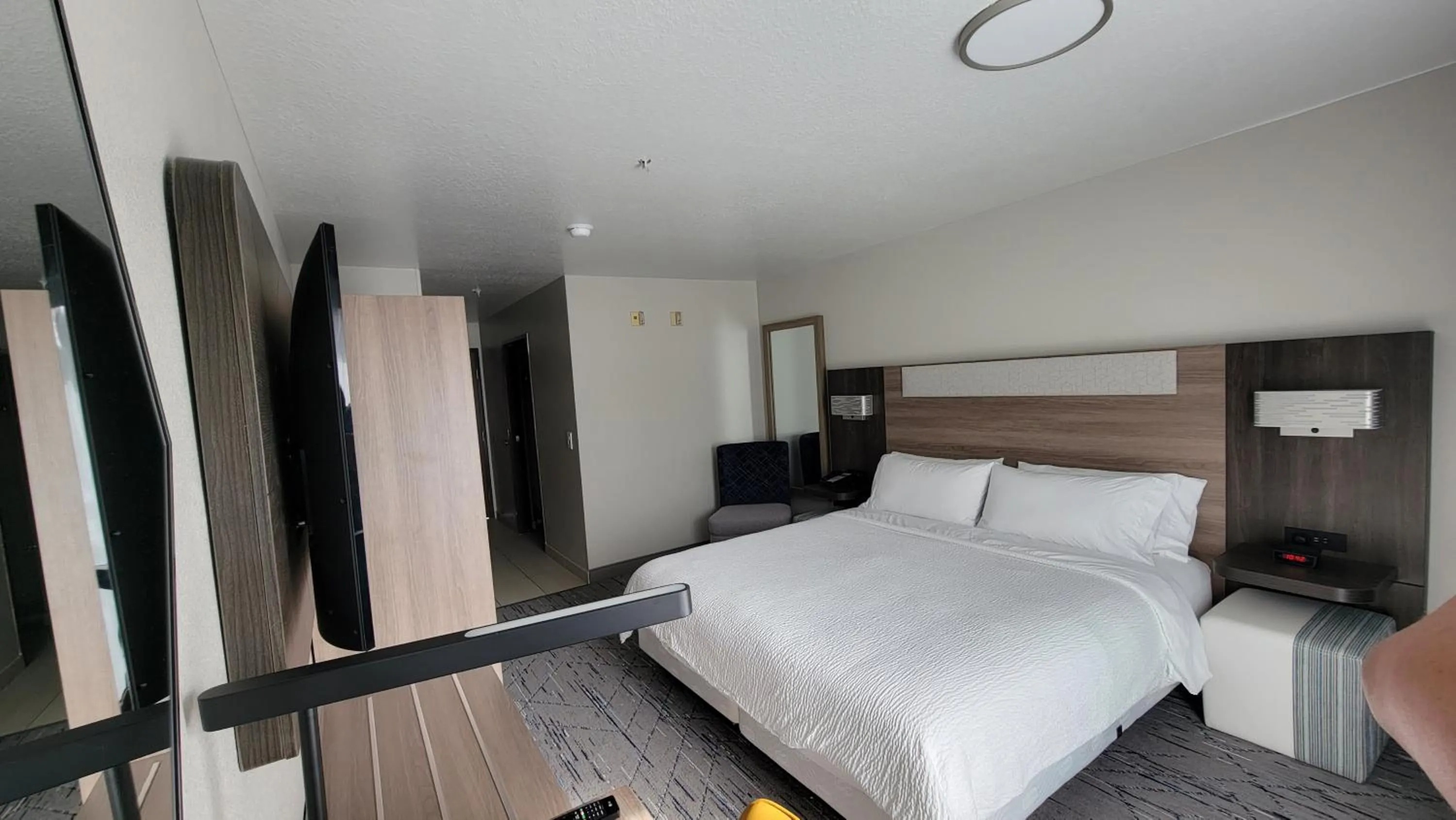 Photo of the whole room, Bed in Holiday Inn Express Portland SE - Clackamas Area by IHG