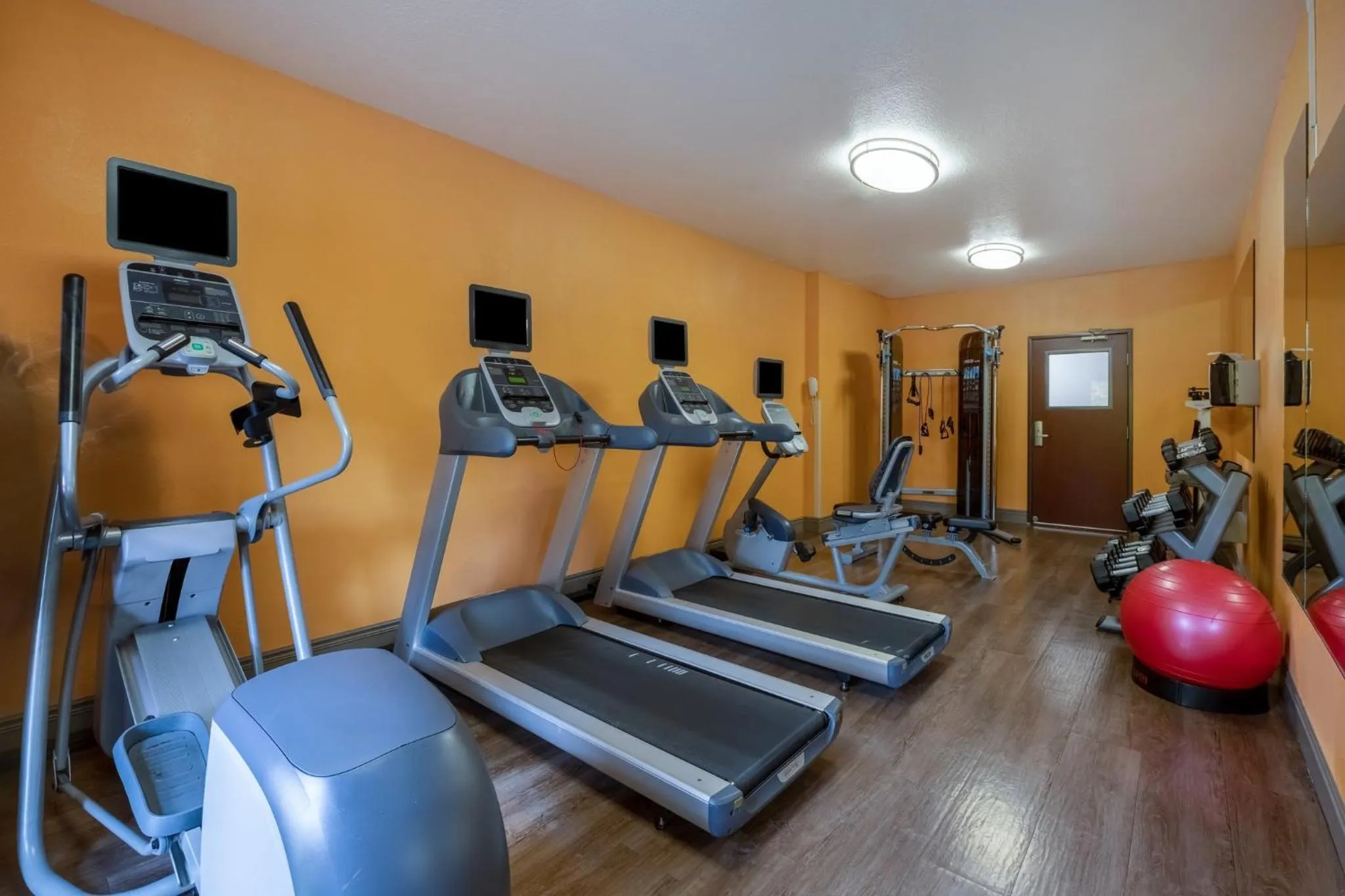 Fitness centre/facilities in Holiday Inn Express Portland SE - Clackamas Area by IHG