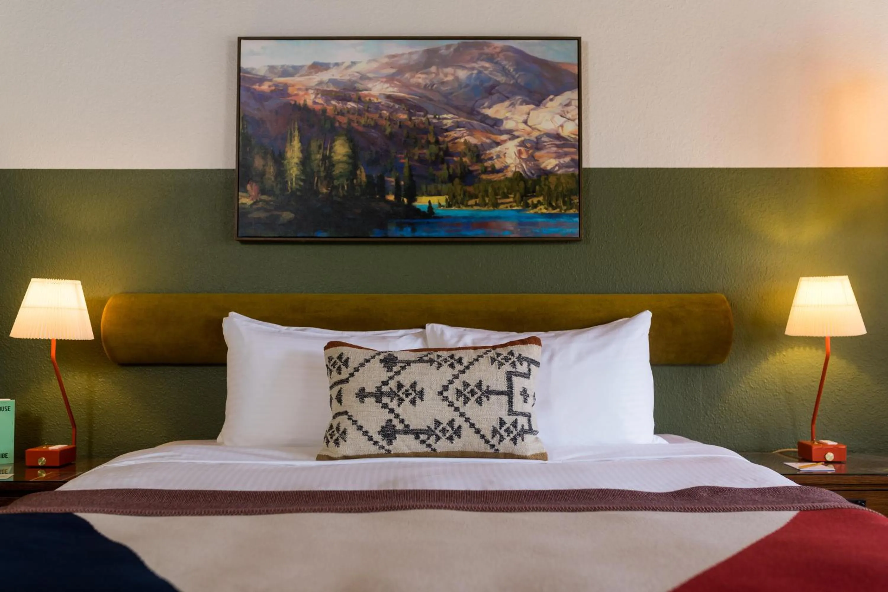 Photo of the whole room, Bed in Station House Inn South Lake Tahoe