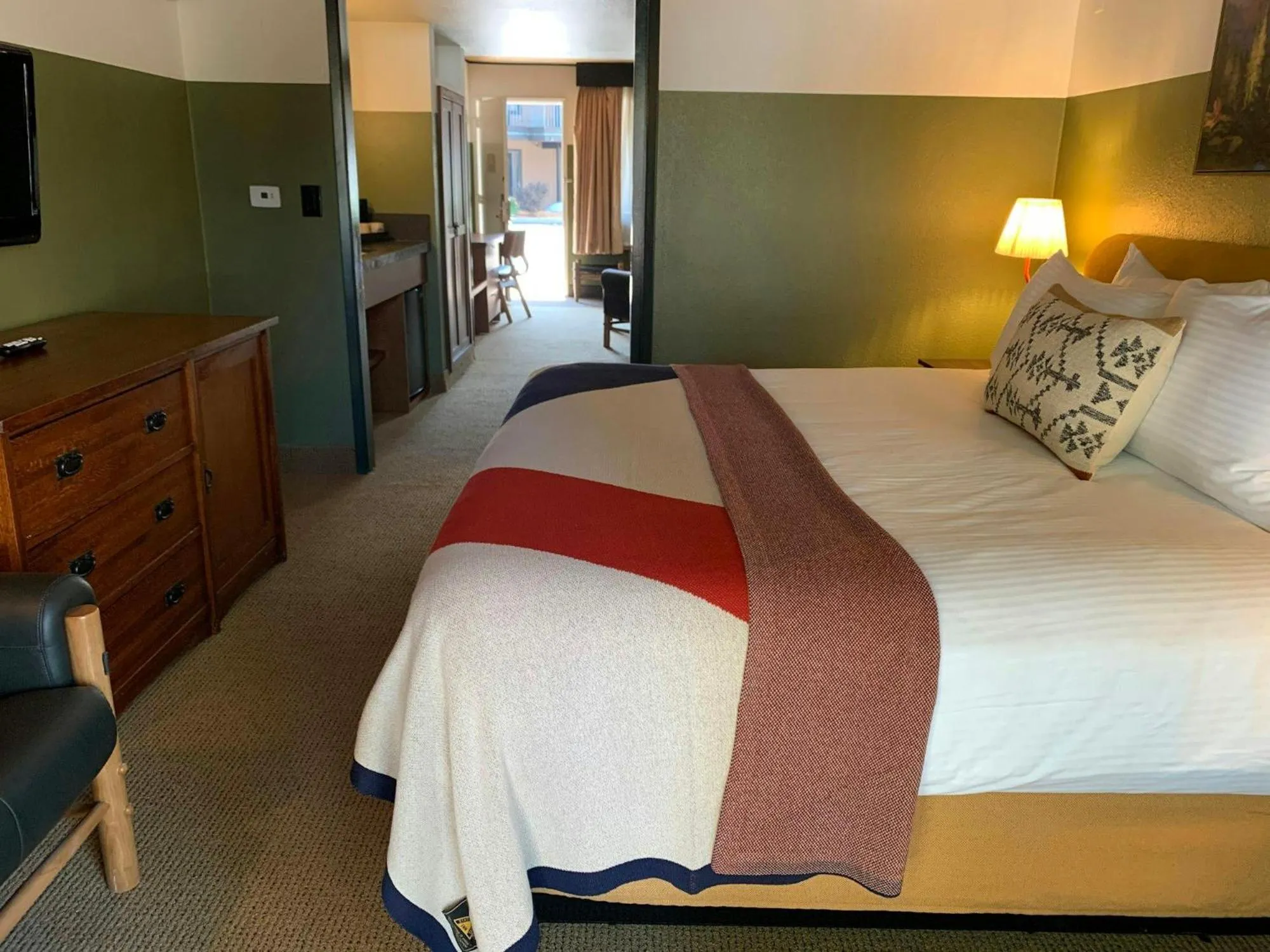 Shower, Bed in Station House Inn South Lake Tahoe