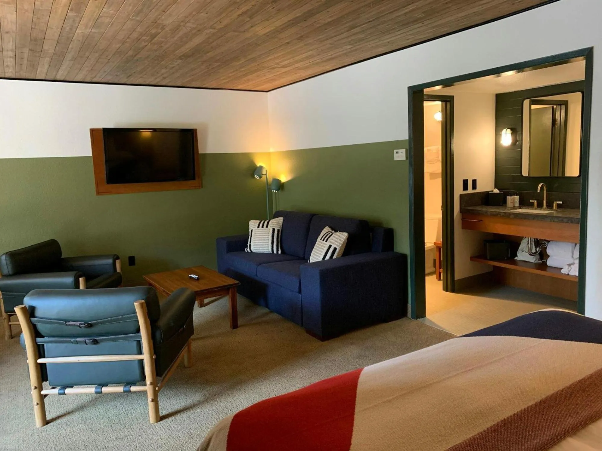 Shower, Bed in Station House Inn South Lake Tahoe