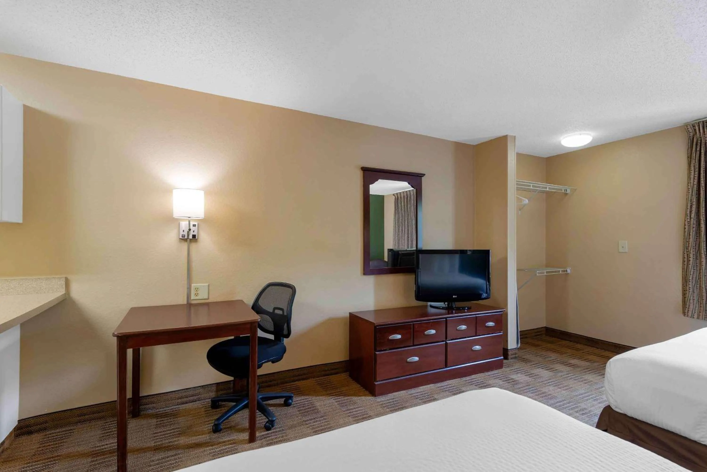 Bedroom, Bed in Extended Stay America Suites - Atlanta - Perimeter - Crestline