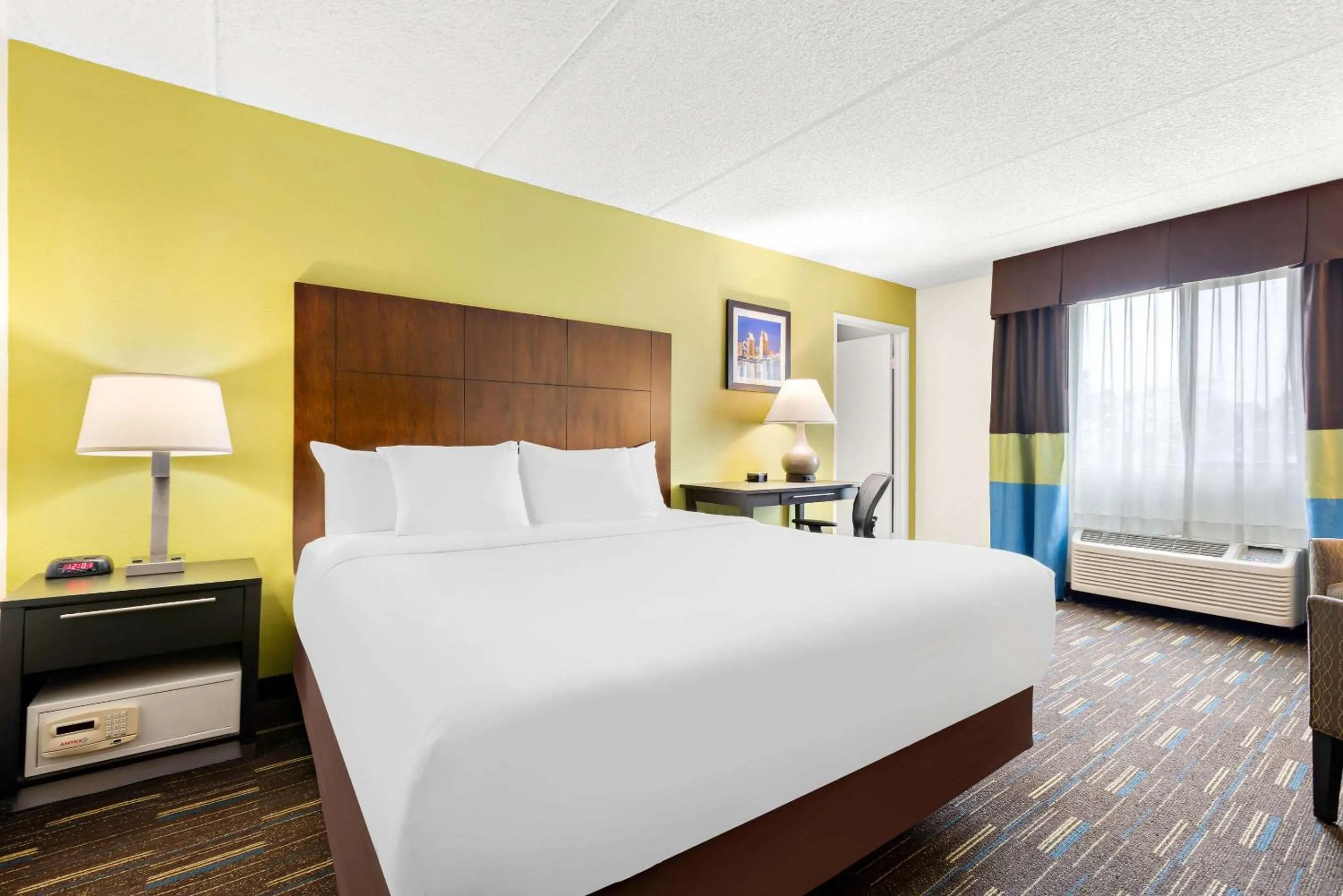 Bedroom, Bed in Comfort Inn Chula Vista San Diego South