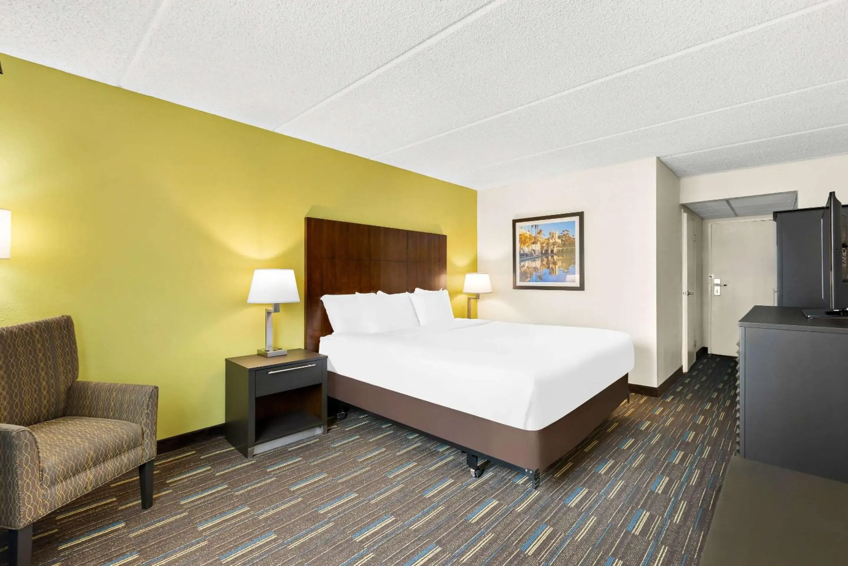 King Room with Accessible Roll in Shower - Non-Smoking in Comfort Inn Chula Vista San Diego South King Room with Accessible Roll in Shower - Non-Smoking in Comfort Inn Chula Vista San Diego South