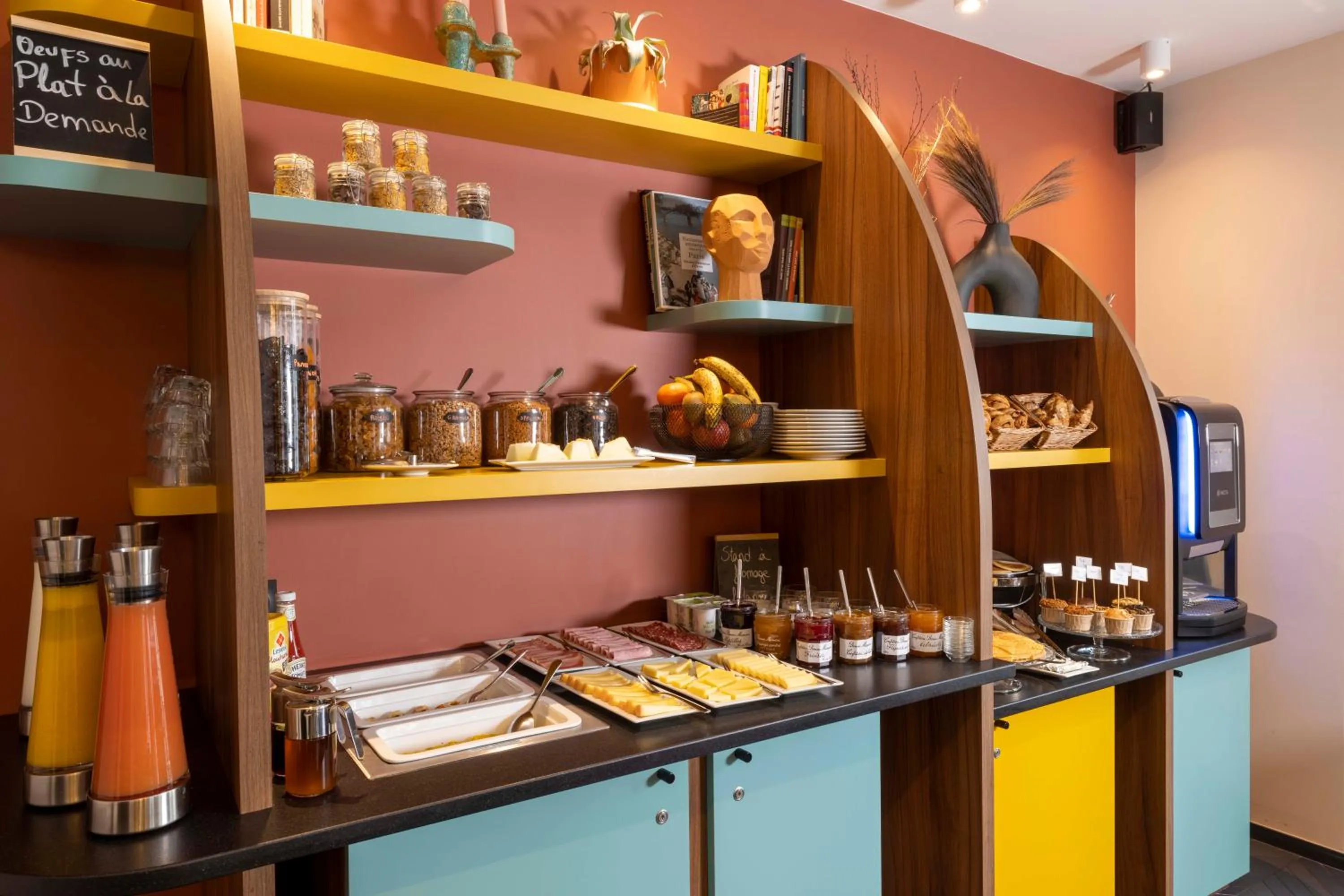 Food and drinks in Paris Art Hotel Quartier Latin by Malone