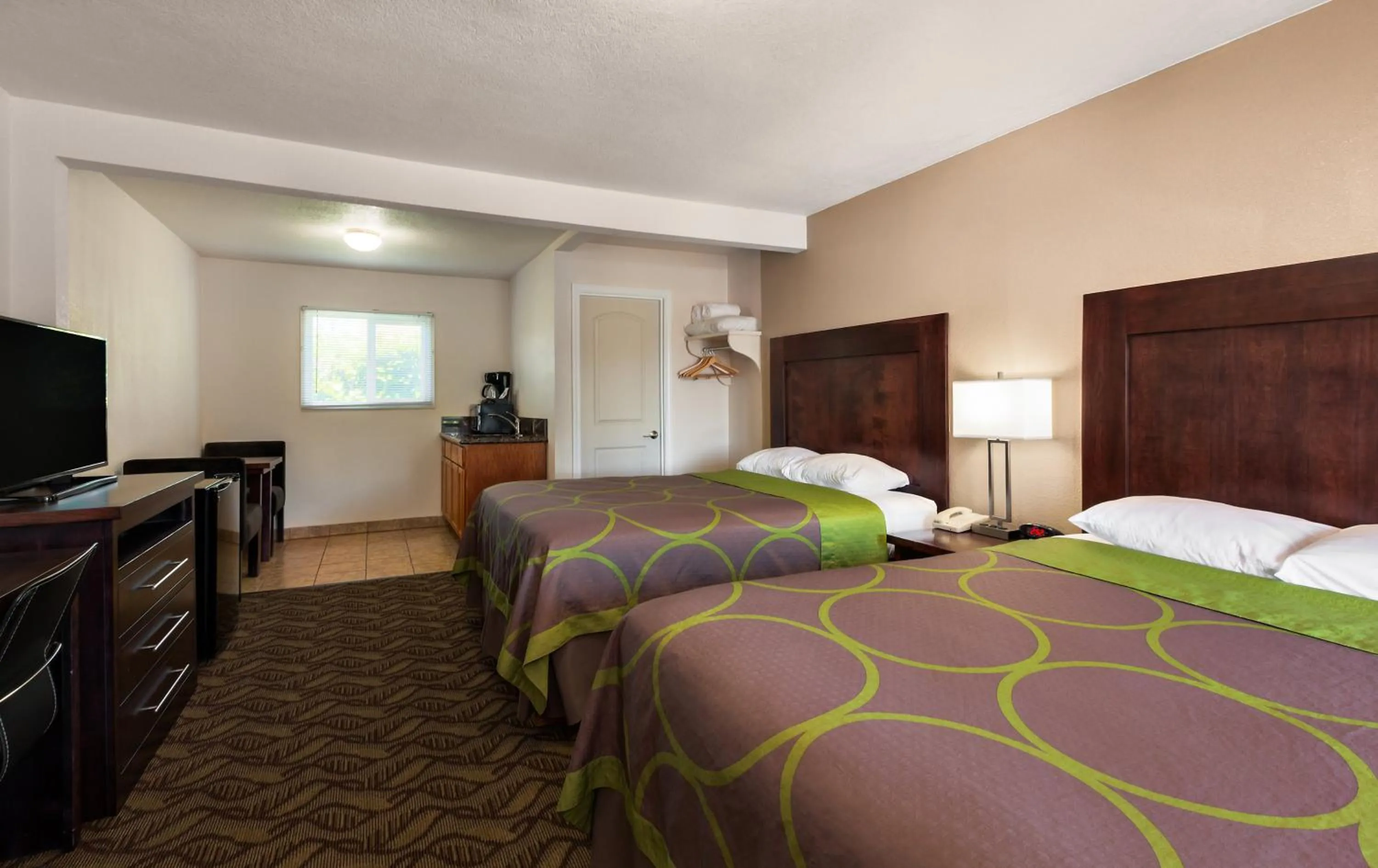 Photo of the whole room, Bed in Budget Lodge Eugene - Airport