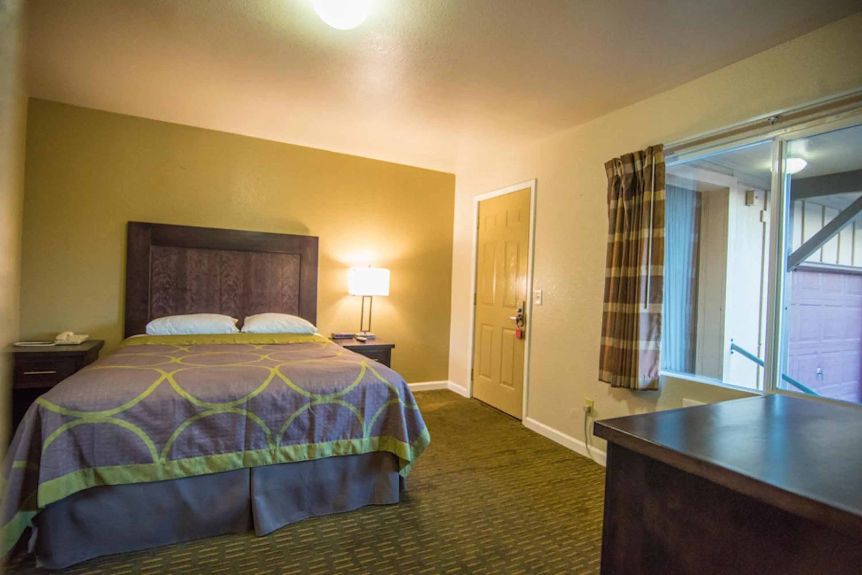 Bedroom, Bed in Budget Lodge Eugene - Airport