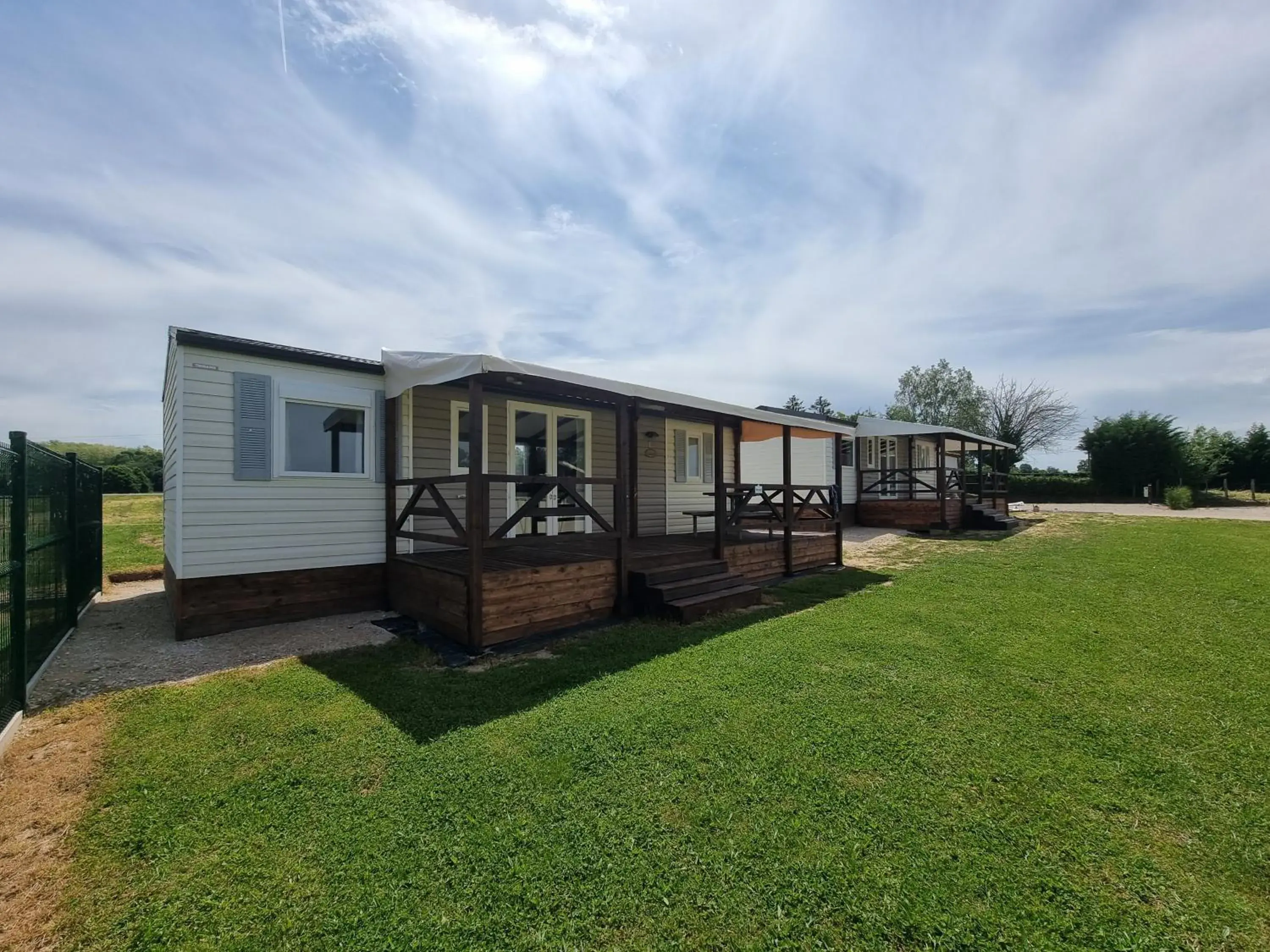 Mobile Home in Hôtel du Moulin de la Brevette Mobile Home in Hôtel du Moulin de la Brevette