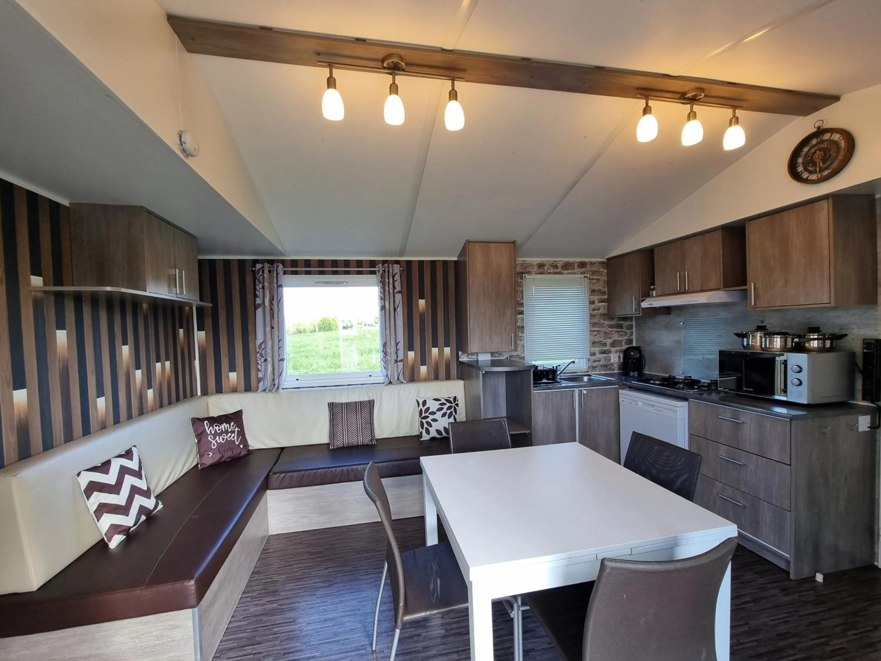 Kitchen or kitchenette in Hôtel du Moulin de la Brevette