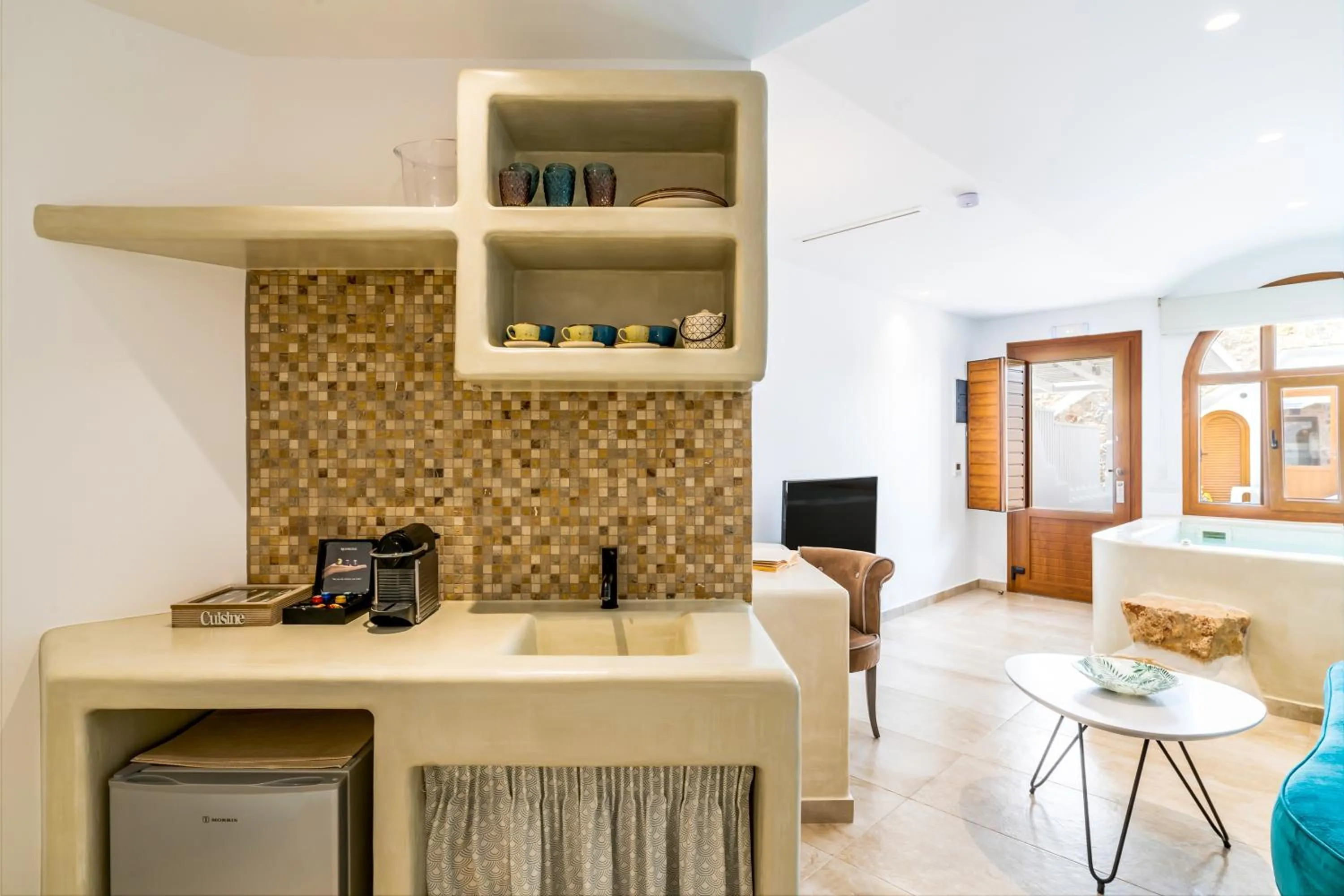 Coffee/tea facilities in Marvarit Suites