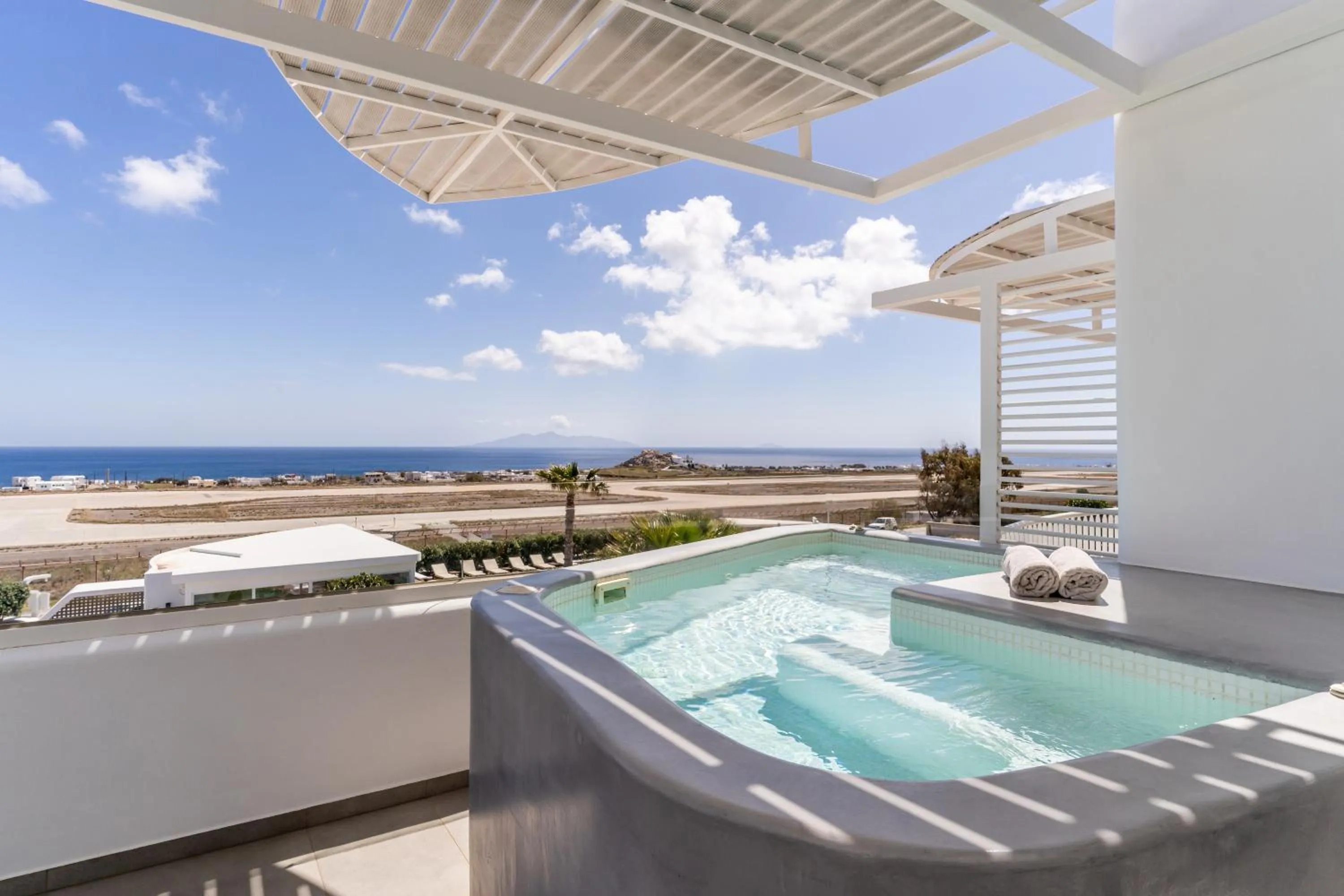 Hot Tub in Marvarit Suites