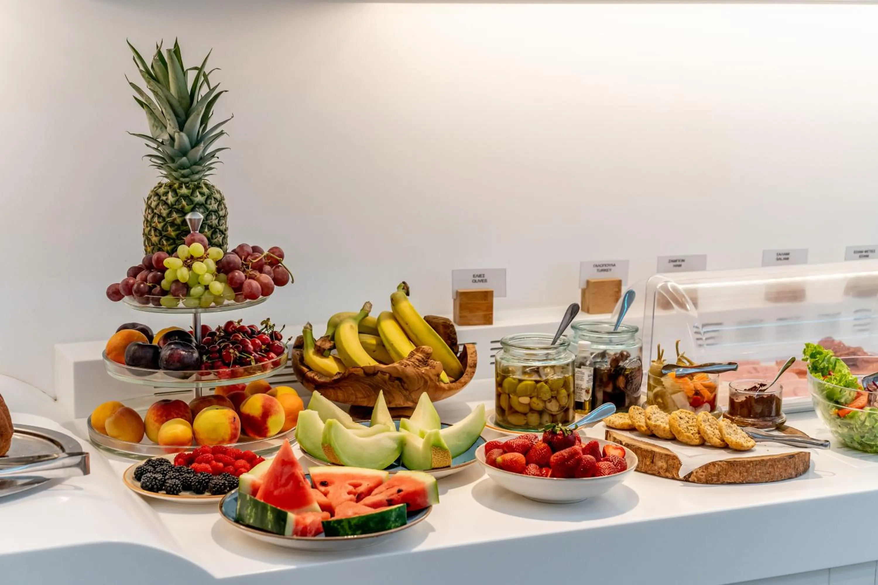 Buffet breakfast in Marvarit Suites