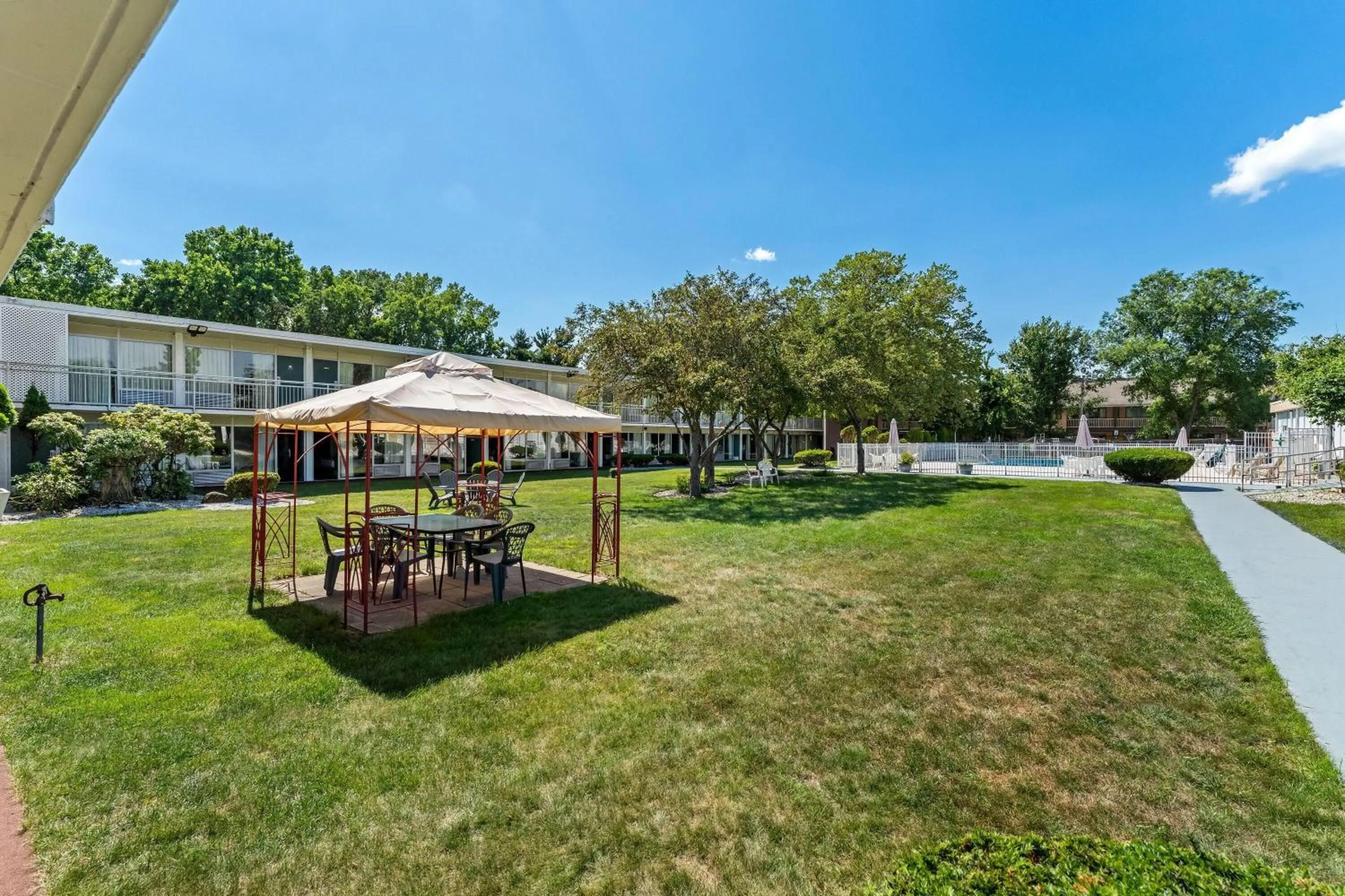 Property building in Howard Johnson by Wyndham Albany