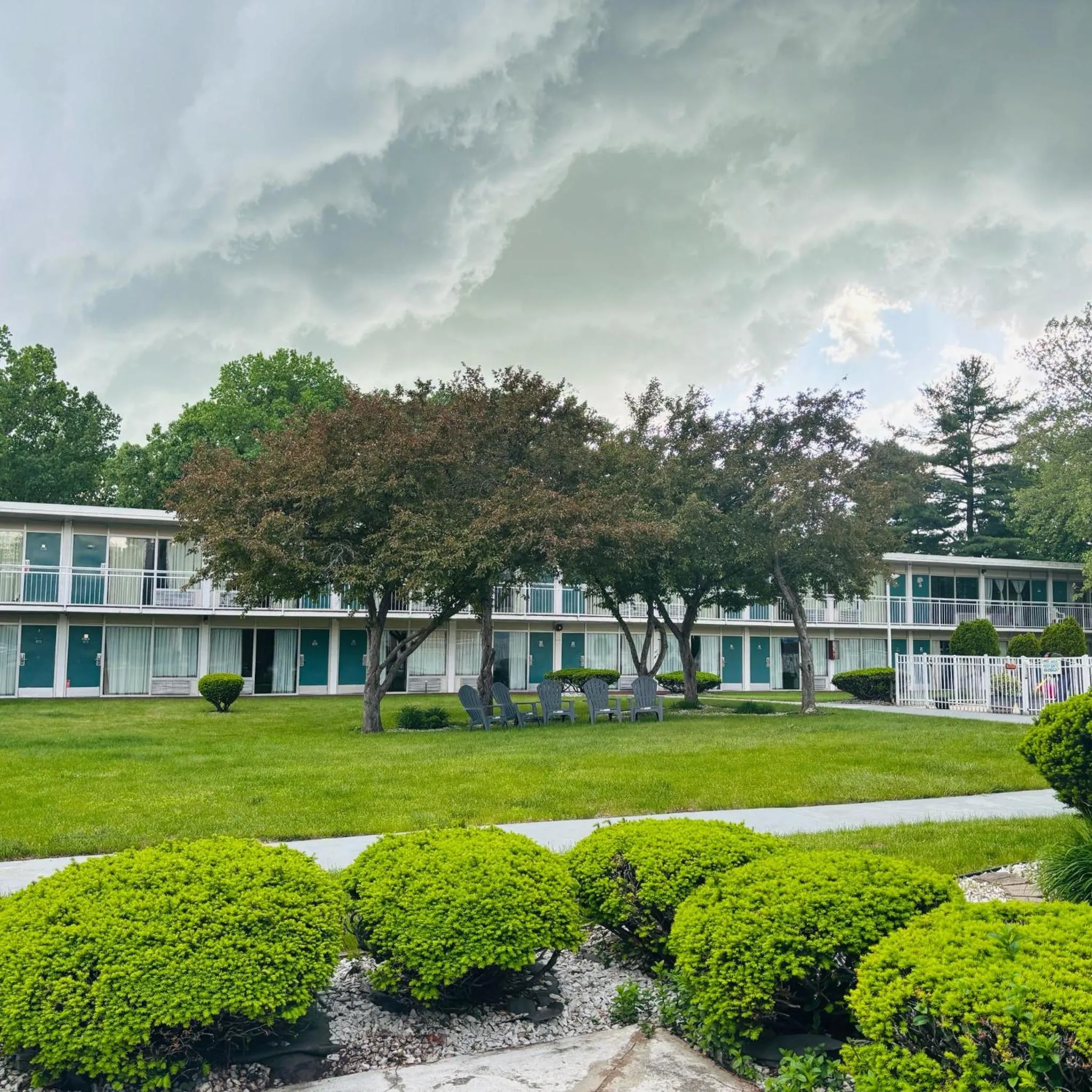 Inner courtyard view in Howard Johnson by Wyndham Albany