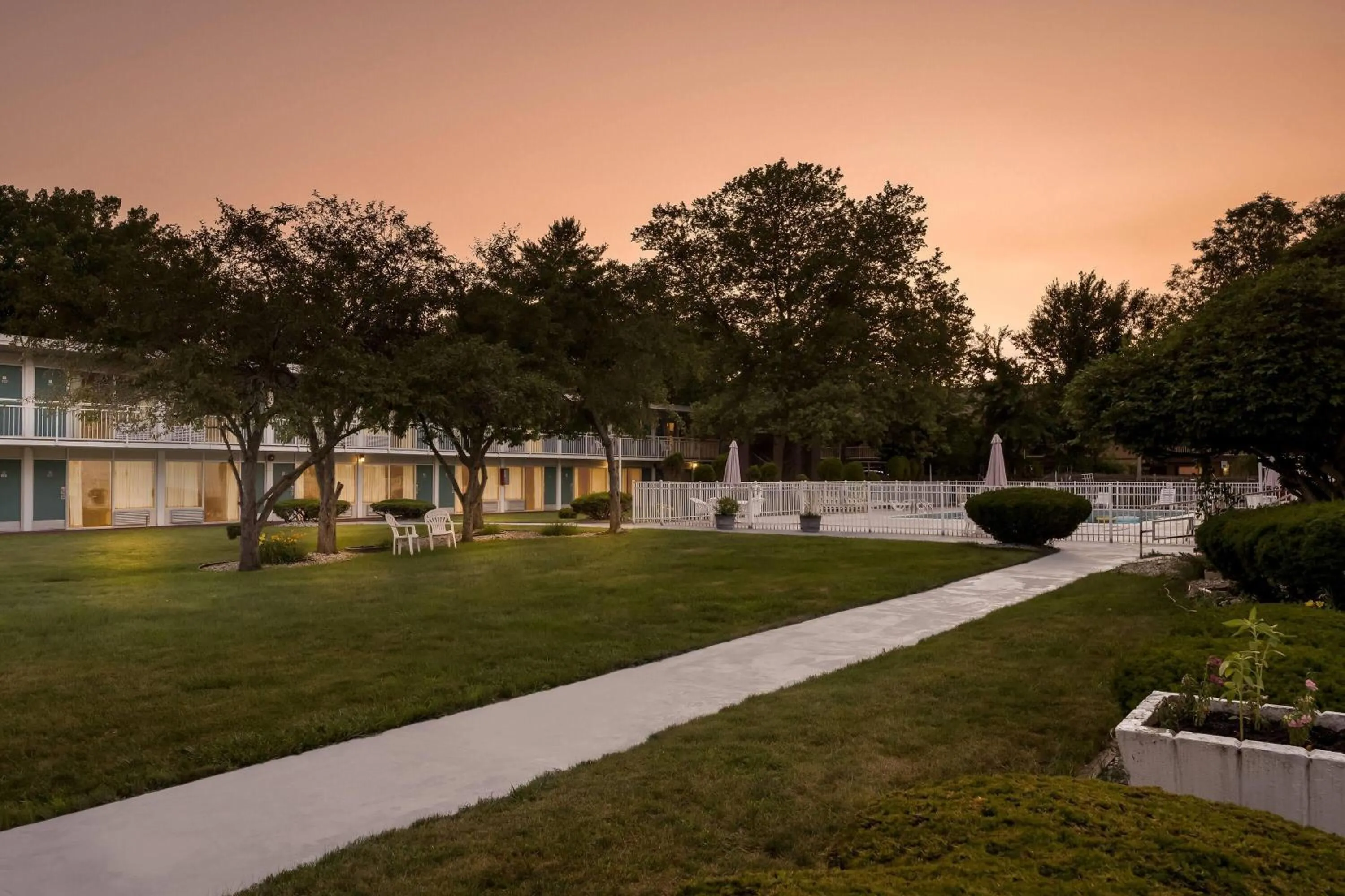 Property building in Howard Johnson by Wyndham Albany