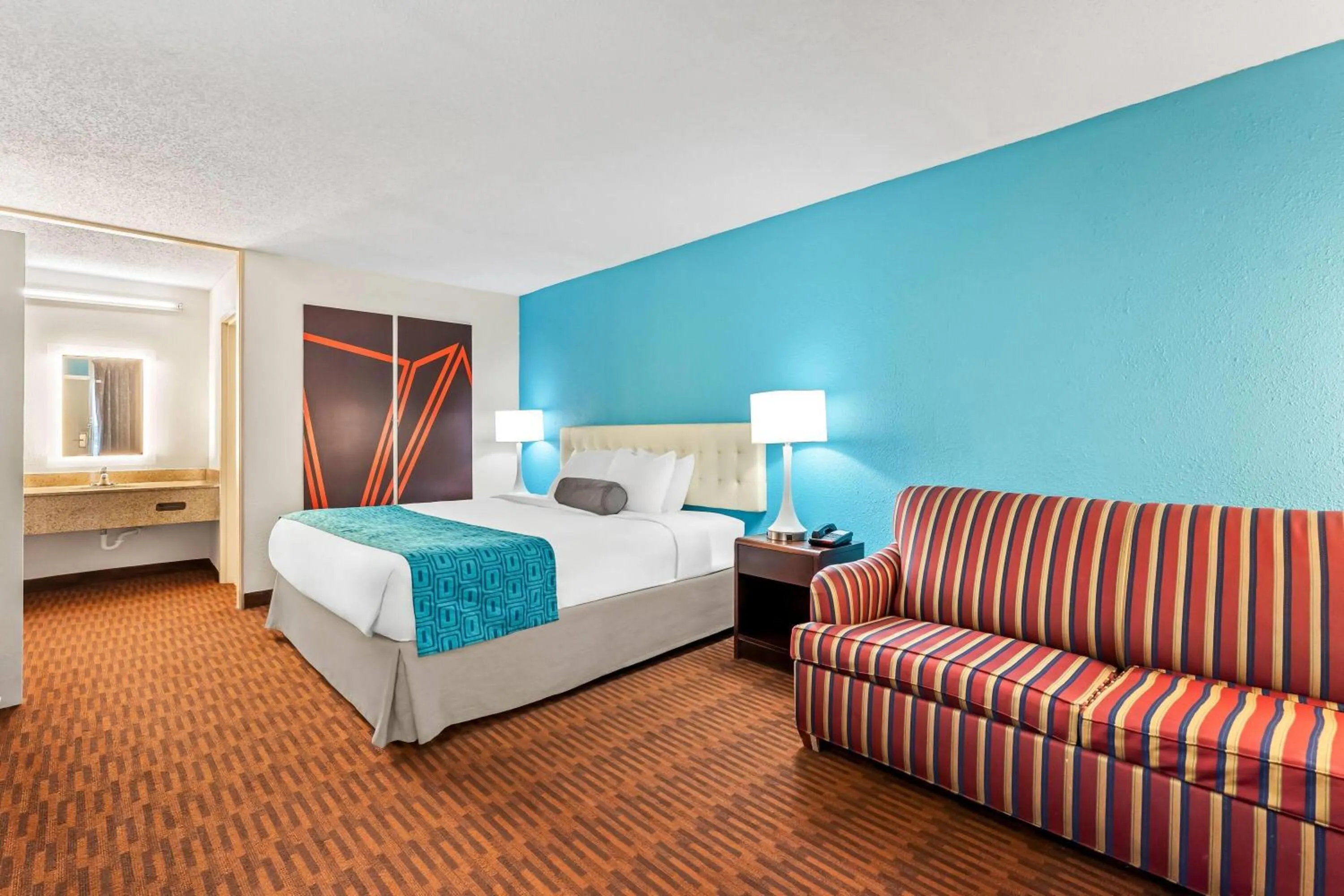 Bed in Howard Johnson by Wyndham Albany