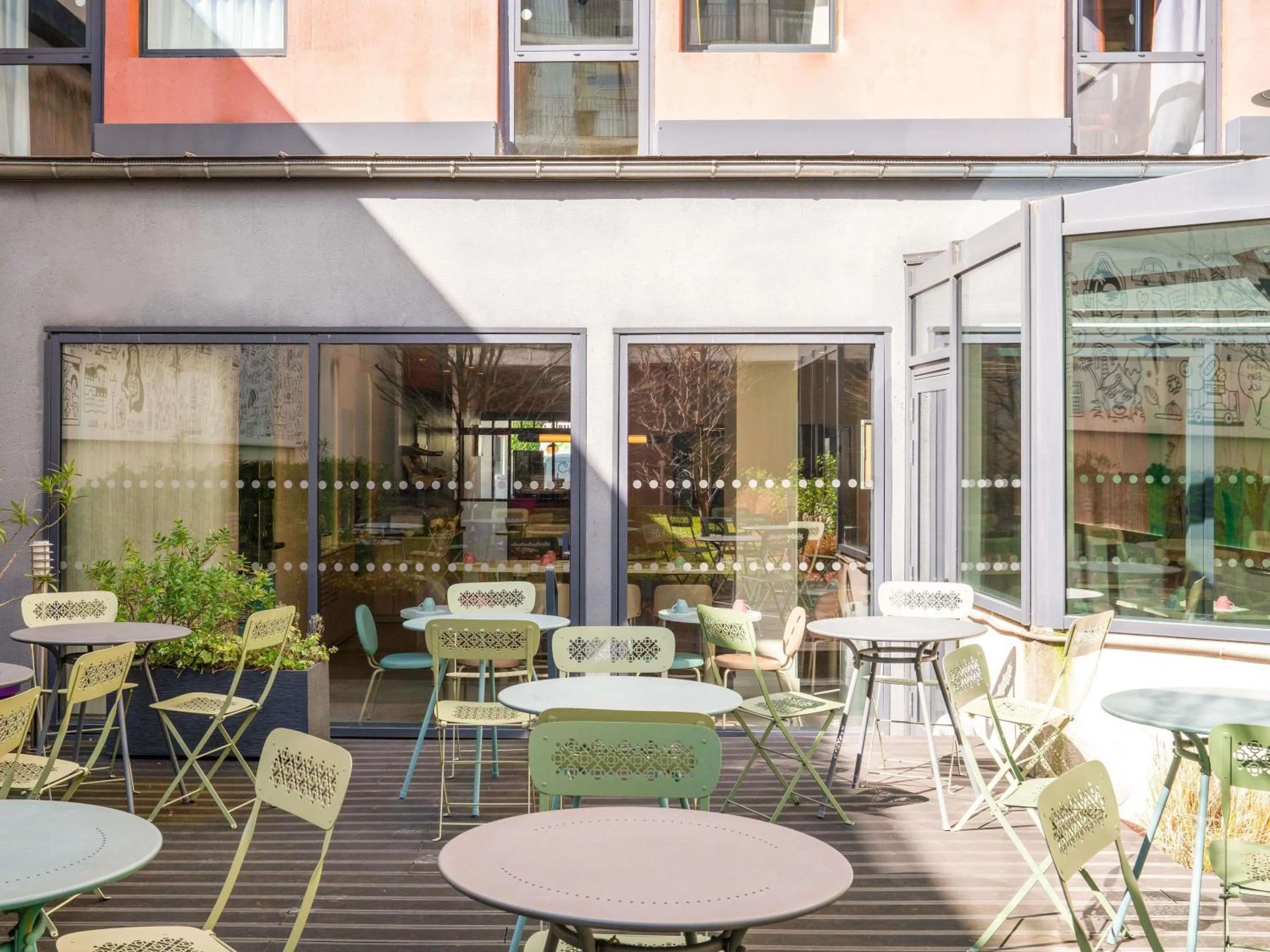 Property building in ibis Styles Paris Porte d'Orléans