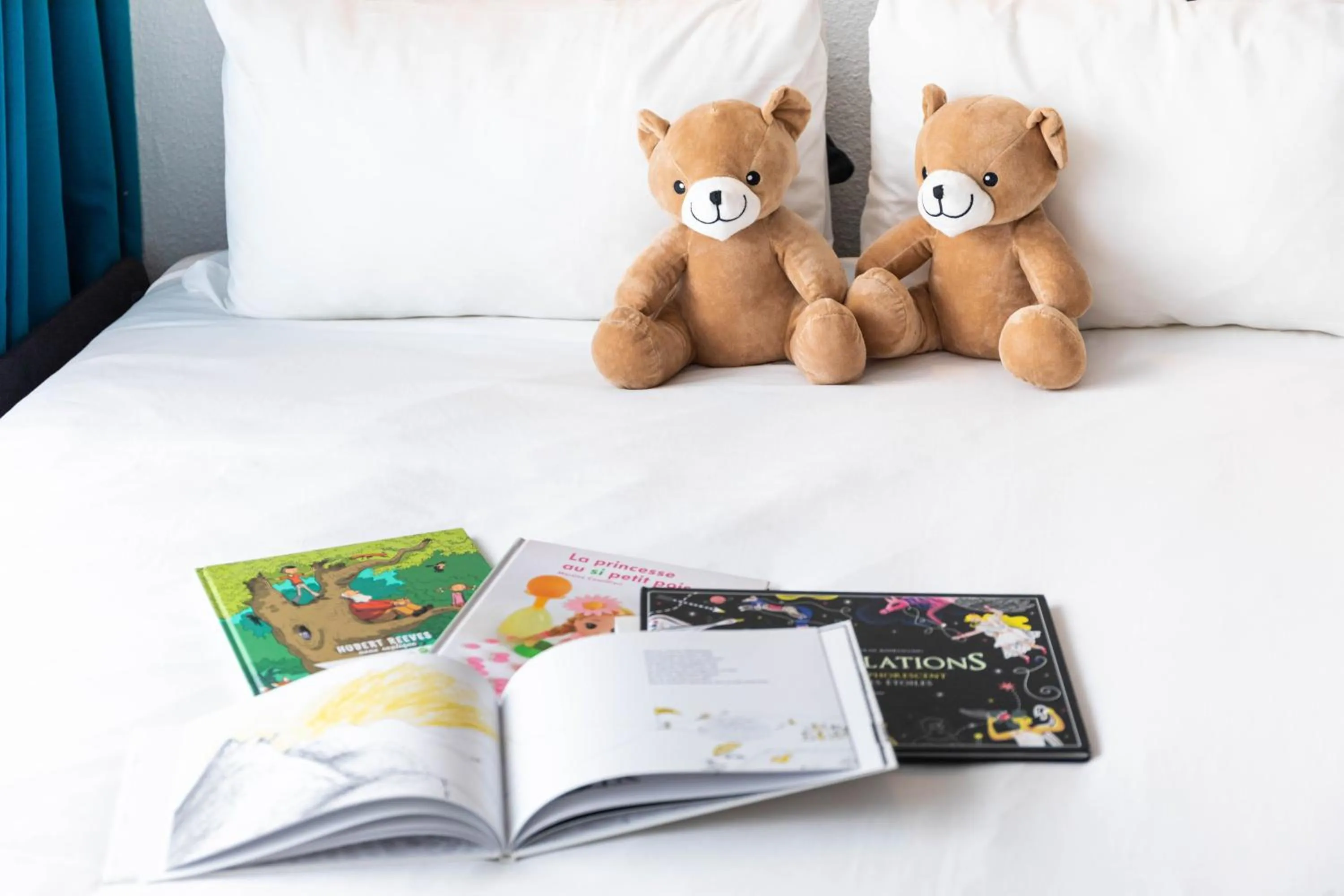 Bedroom in ibis Styles Paris Porte d'Orléans