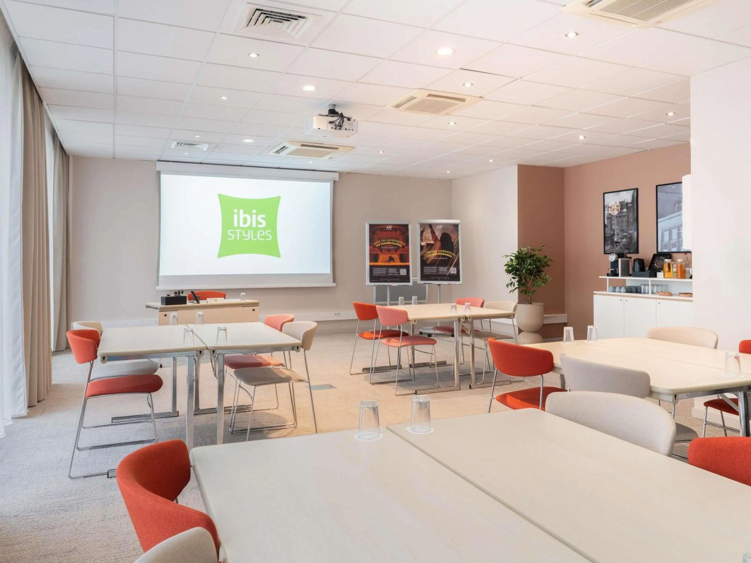 Meeting/conference room in ibis Styles Paris Porte d'Orléans