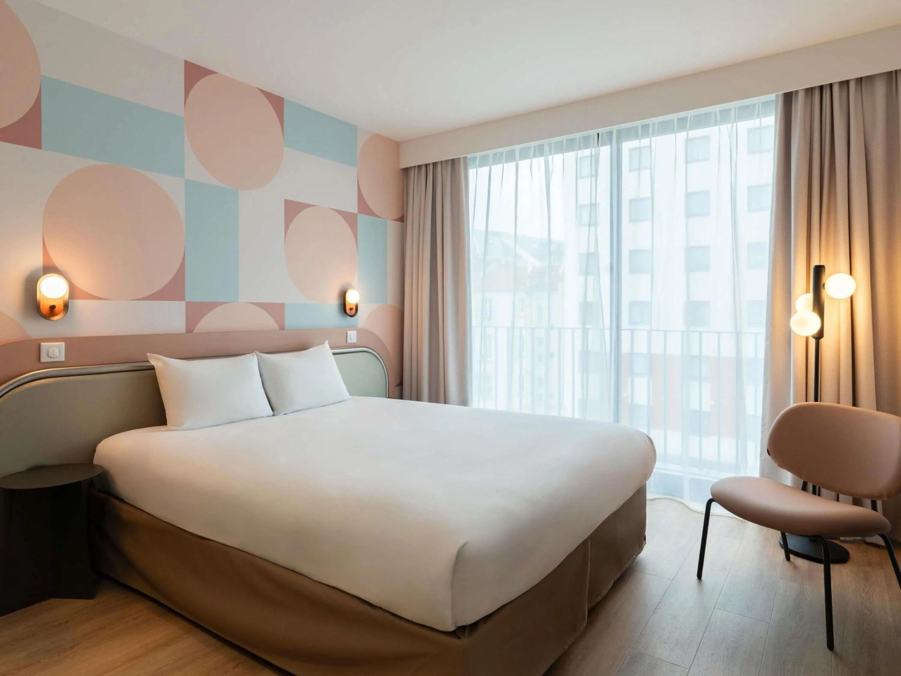 Property building, Bed in ibis Styles Paris Porte d'Orléans