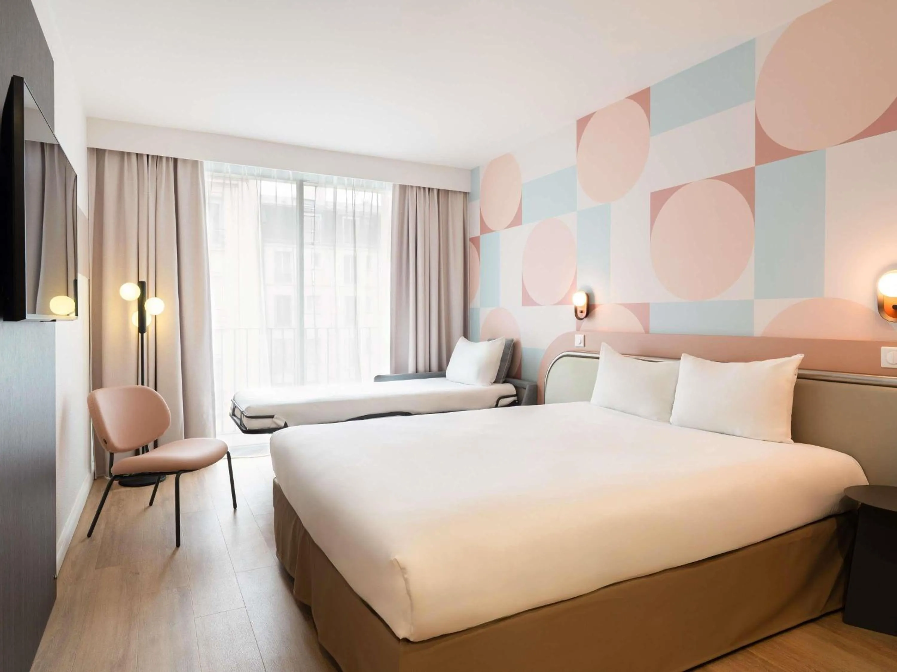 Bedroom, Bed in ibis Styles Paris Porte d'Orléans