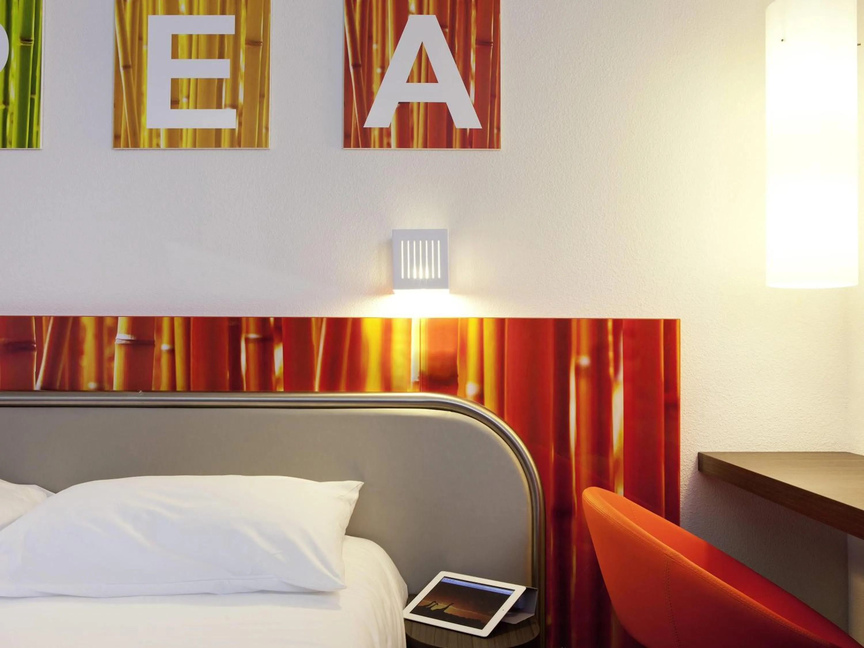 Bedroom, Bed in ibis Styles Paris Porte d'Orléans