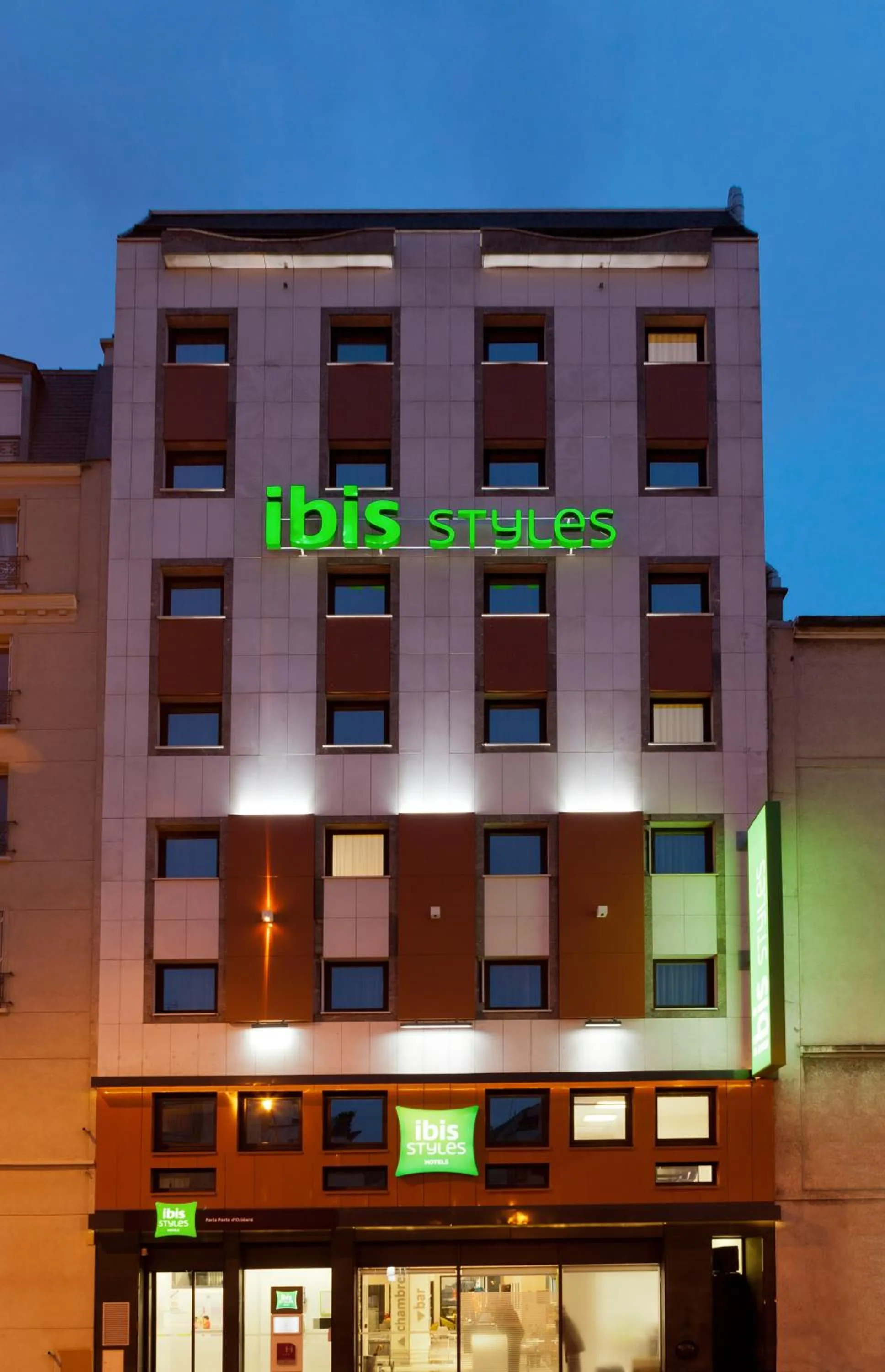 Property building in ibis Styles Paris Porte d'Orléans