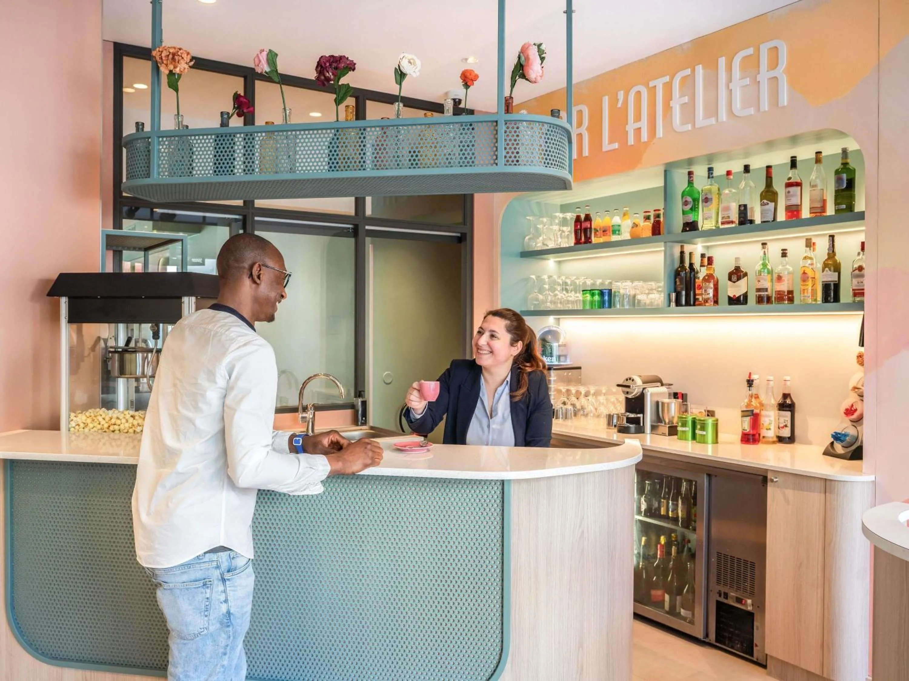 Lounge or bar in ibis Styles Paris Porte d'Orléans