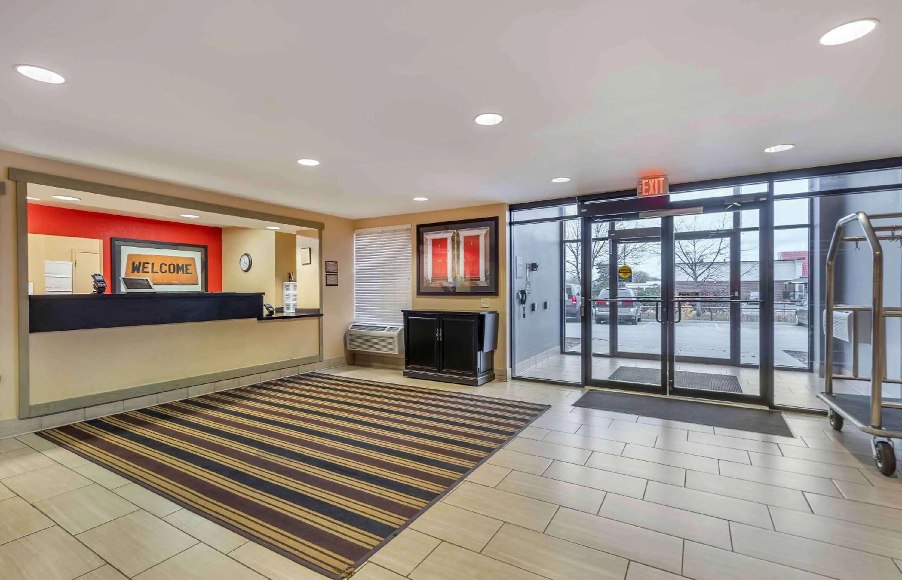 Lobby or reception in Extended Stay America Suites - Chicago - Lombard - Yorktown Center