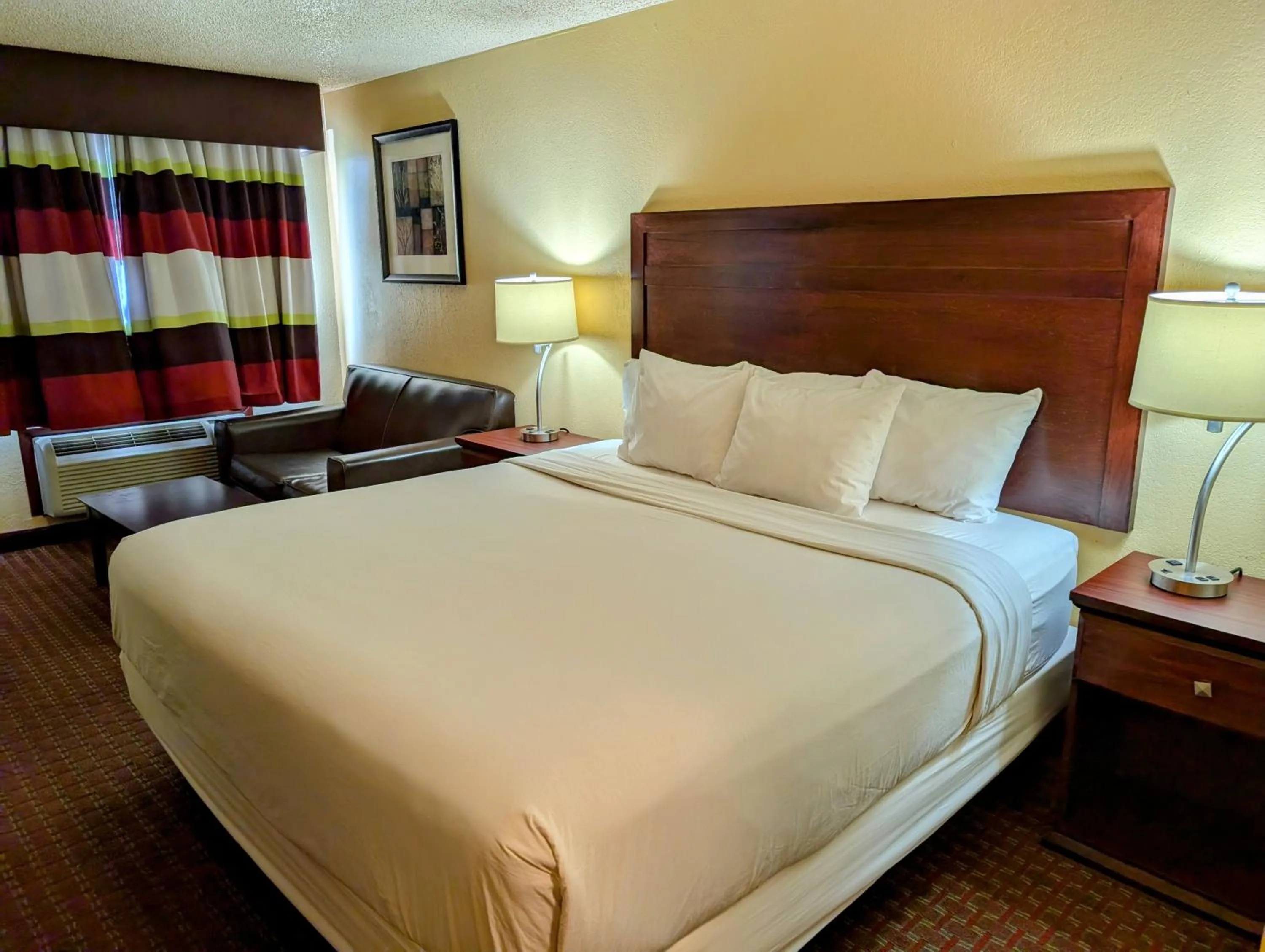 Bedroom, Bed in Travelodge by Wyndham Enid