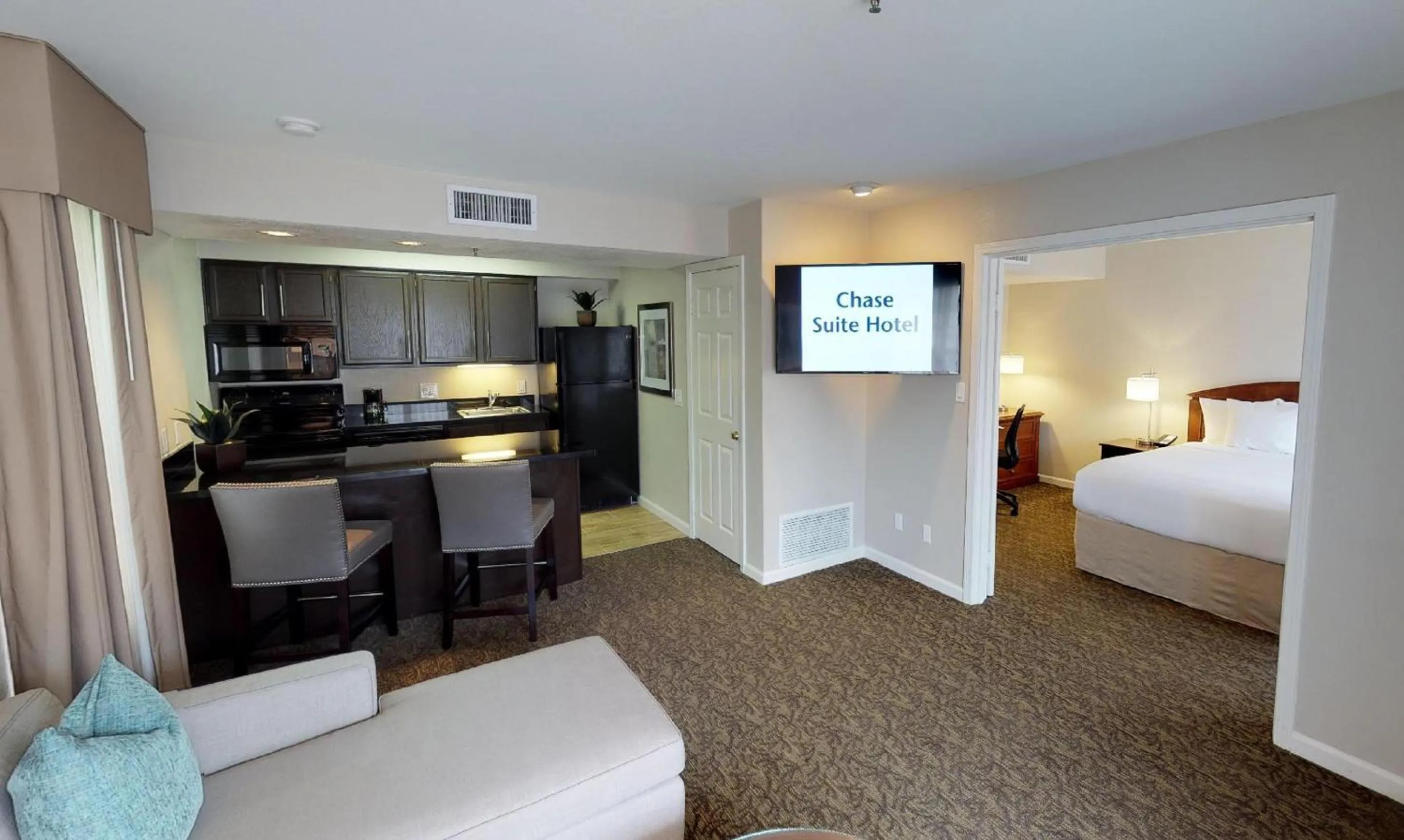 Living room, Bed in Chase Suites Brea-Fullerton - North Orange County
